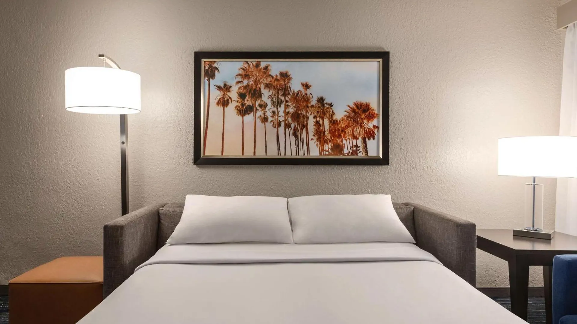 Hotel Embassy By Hilton International Airport