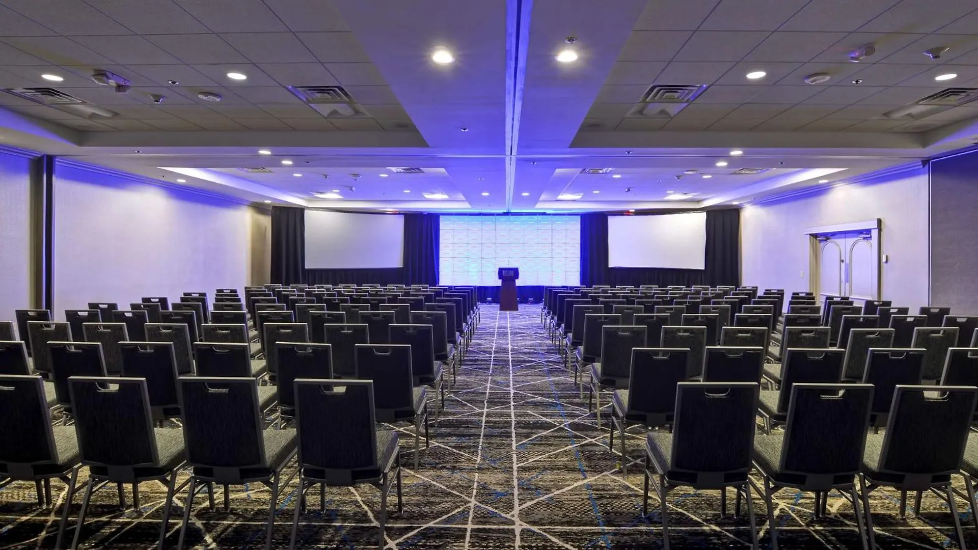 Embassy By Hilton International Airport 4*