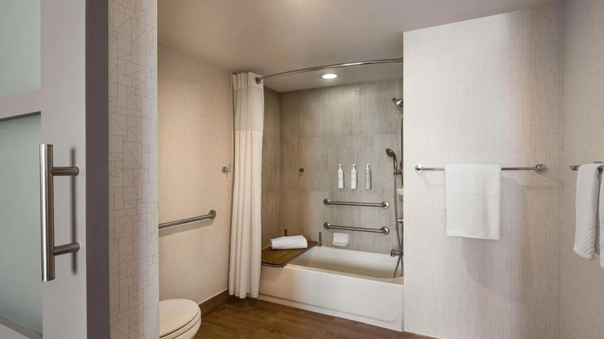 Embassy By Hilton International Airport Hotel Miami