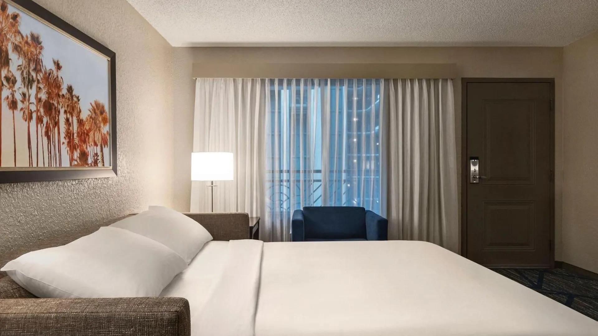 Hotel Embassy By Hilton International Airport
