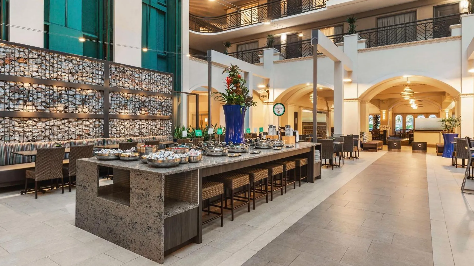 Hotel Embassy By Hilton International Airport 4*
