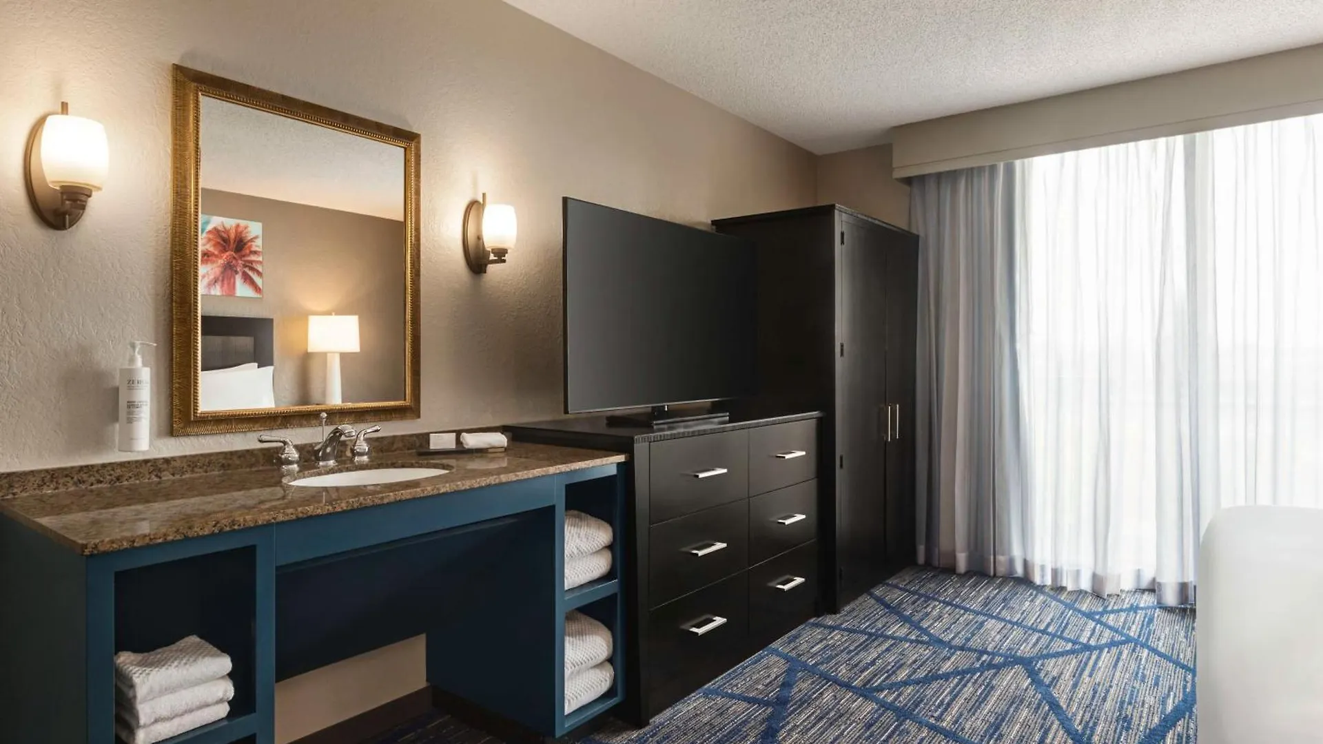 Hotel Embassy By Hilton International Airport