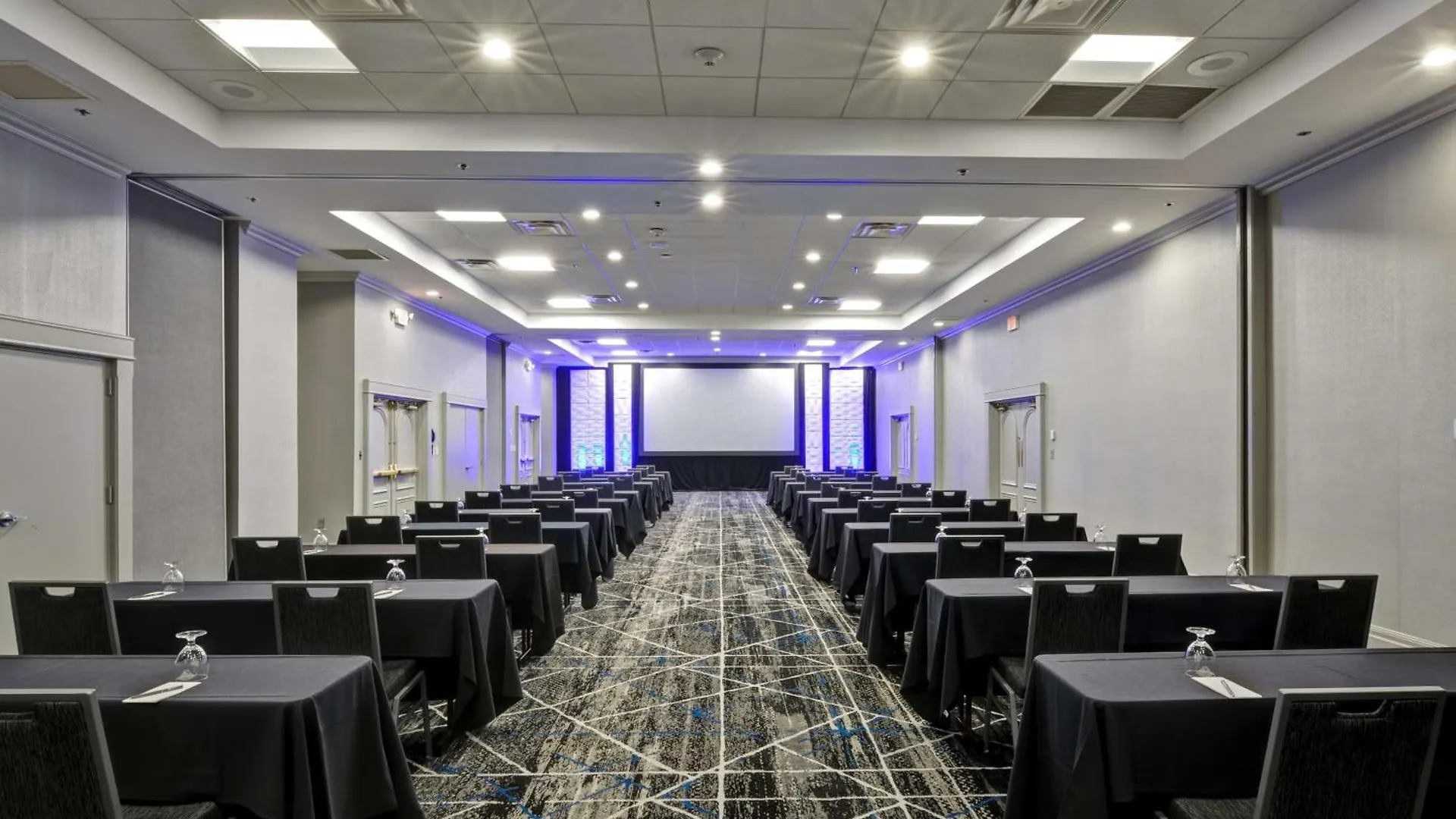 Hotel Embassy By Hilton International Airport Miami