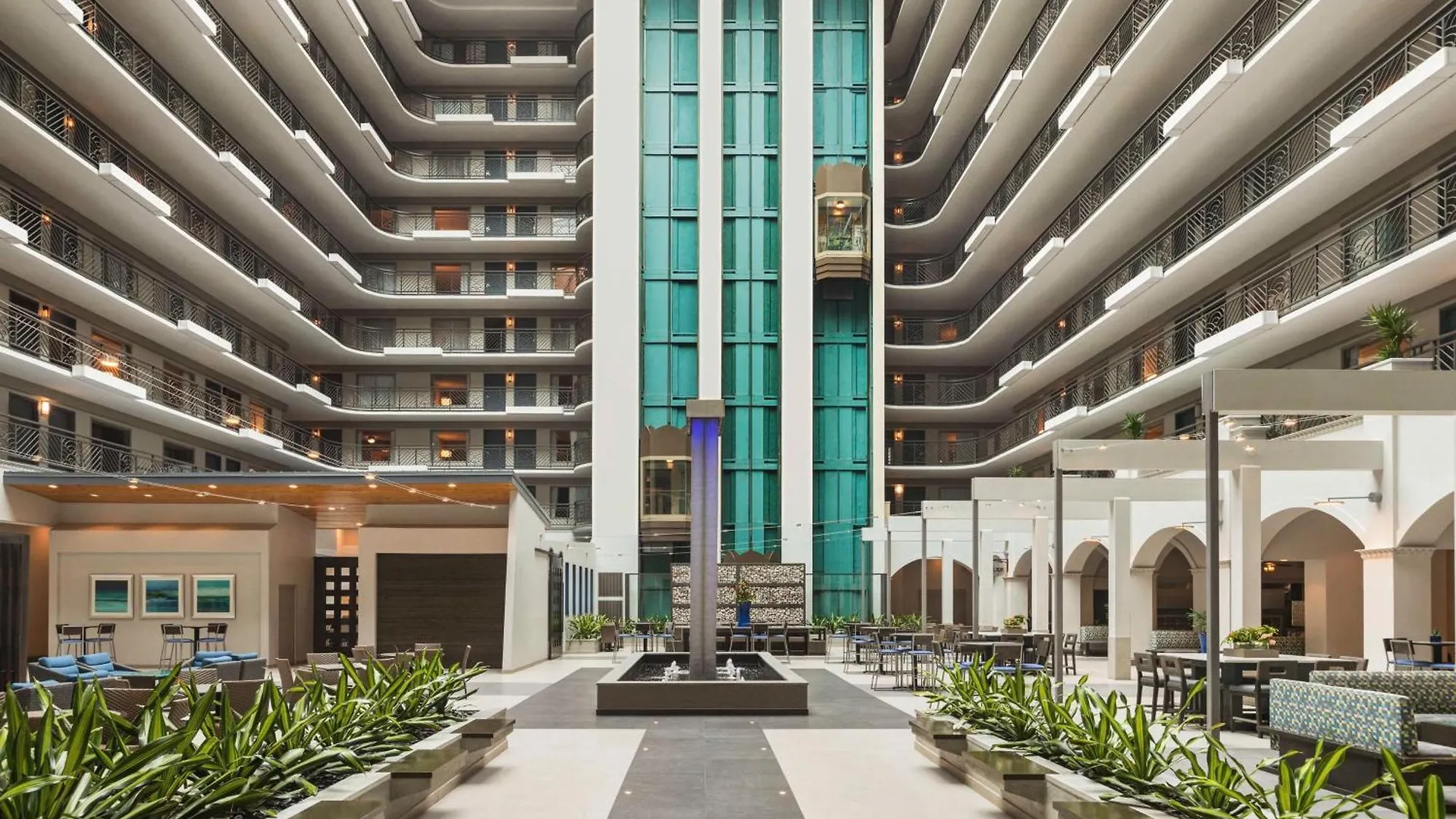 Hotell Embassy By Hilton International Airport 4*
