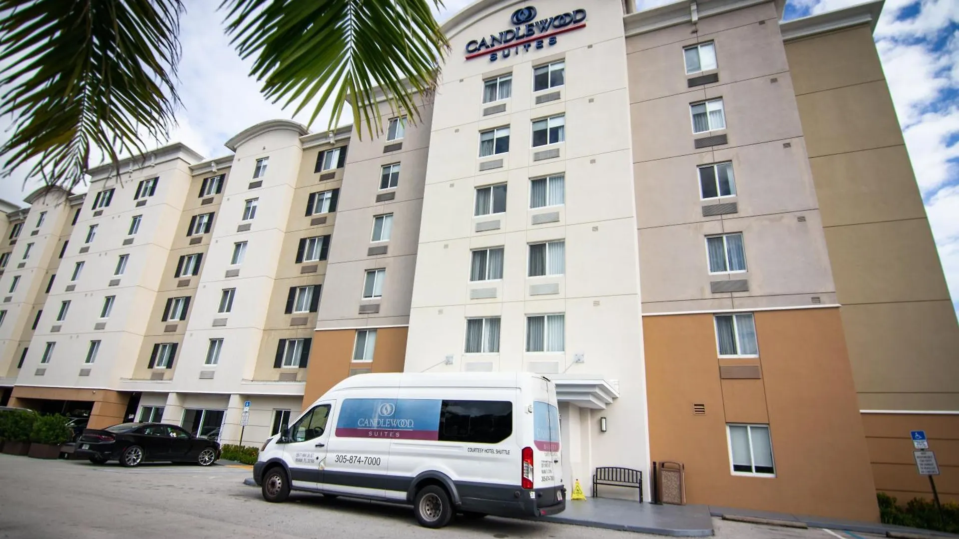 Candlewood Miami Intl Airport - 36th St By Ihg Hotel 3*