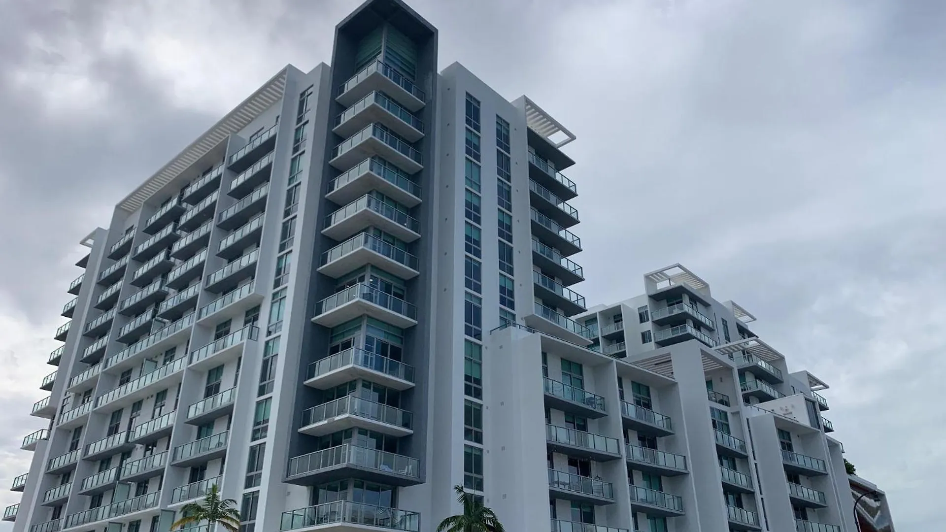 Aparthotel Luxury Oceanview At Design District *