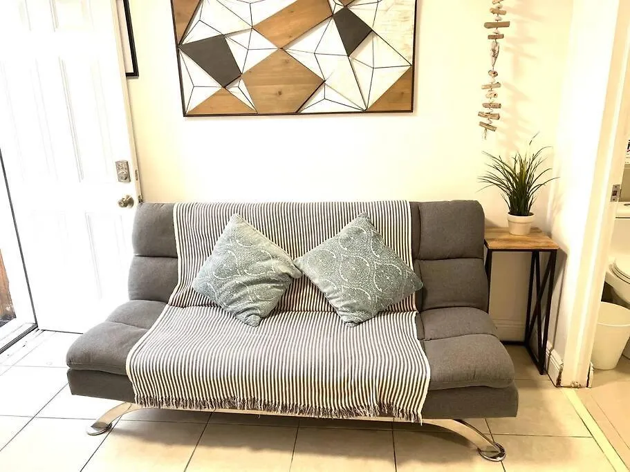Cozy And Sweet Apartment *
