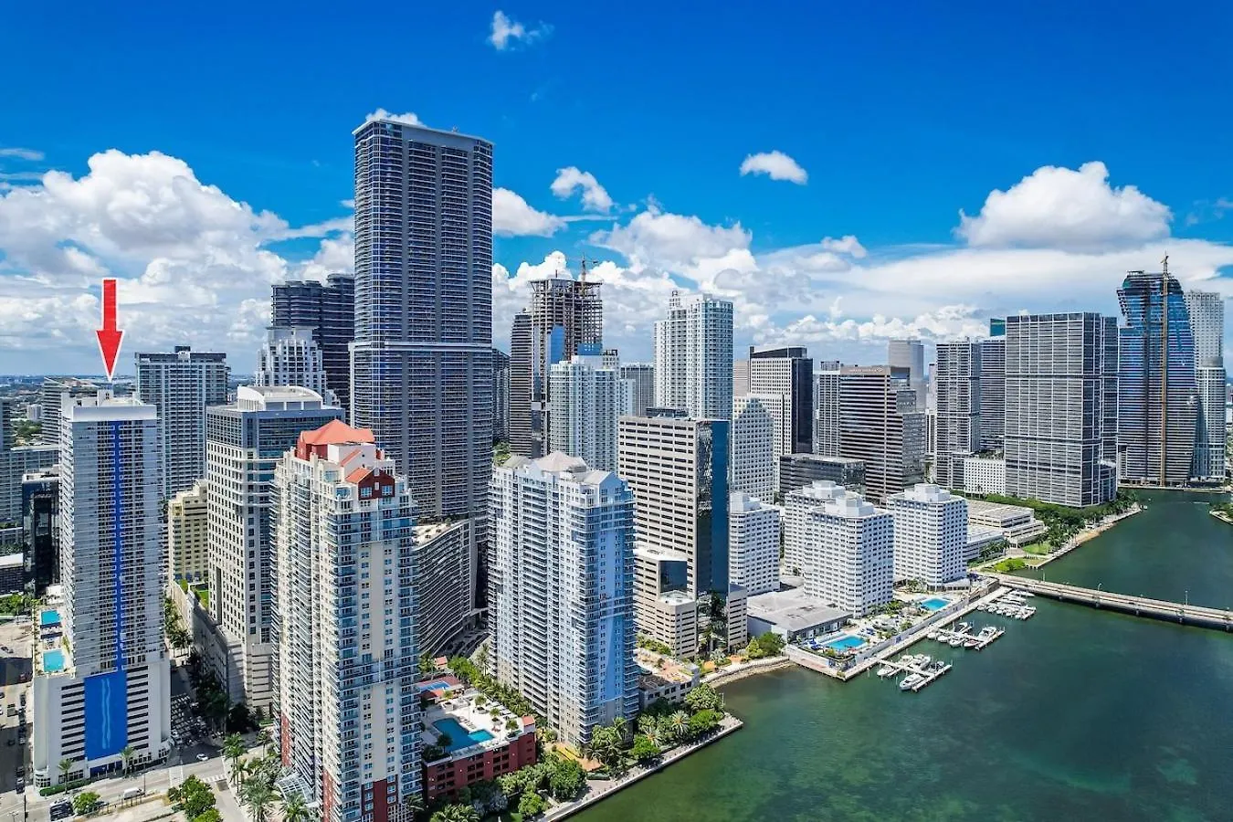 Spacious 2 Bed Unit In Brickell With Free Parking Apartment
