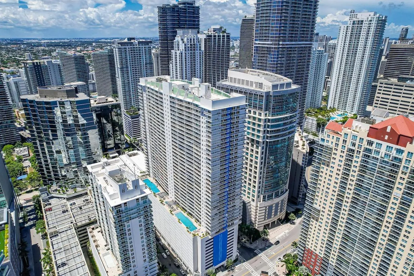 Spacious 2 Bed Unit In Brickell With Free Parking