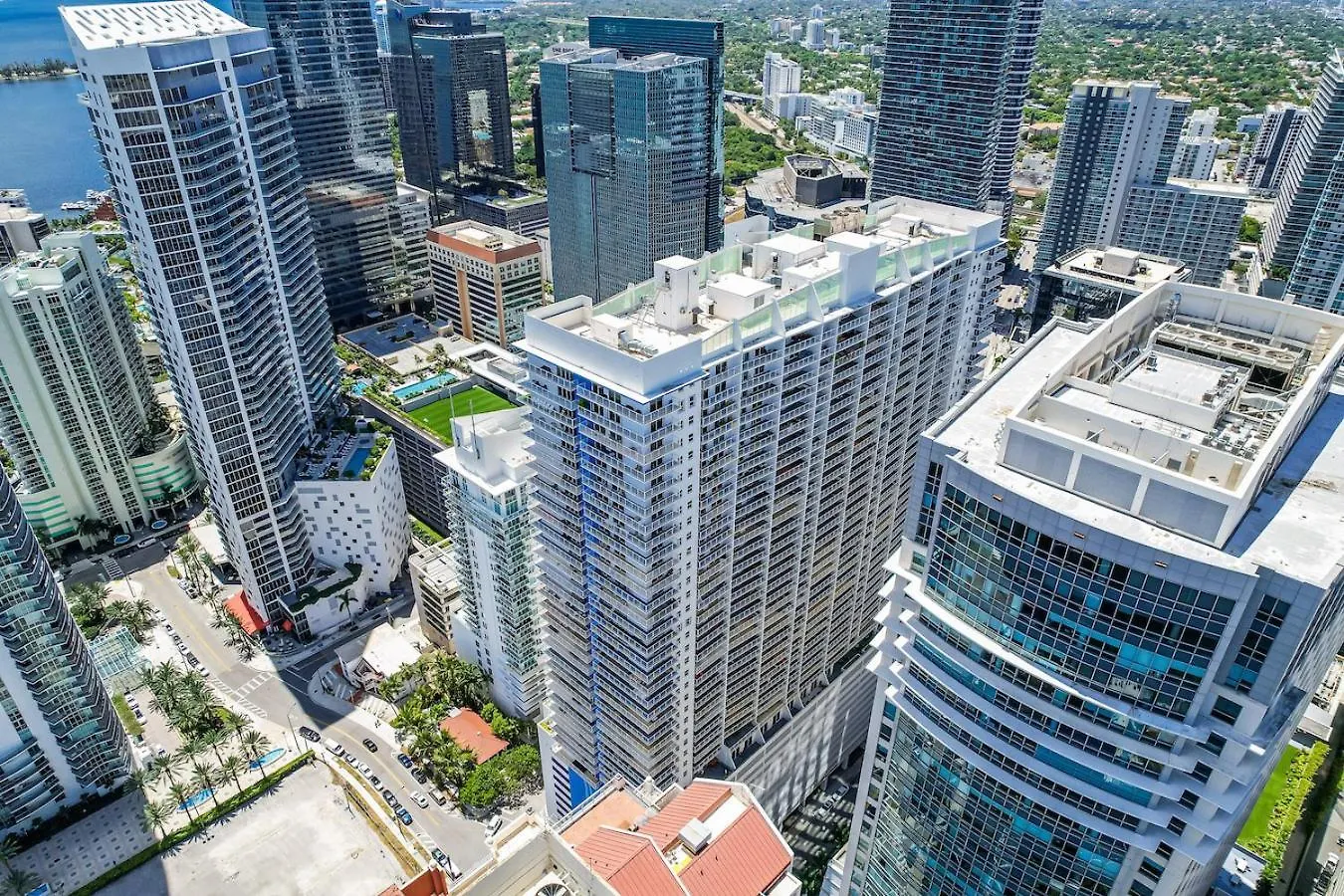 Spacious 2 Bed Unit In Brickell With Free Parking