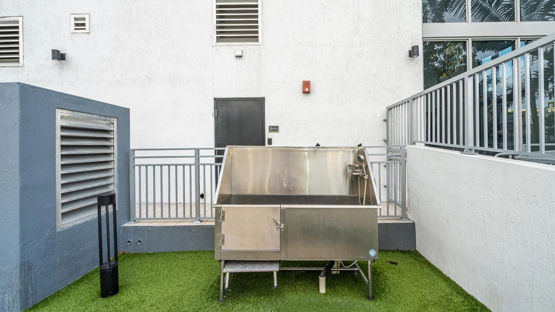 Prime Location 1-bed Retreat With Free Parking *