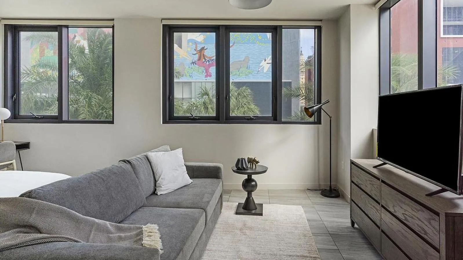 Apartment Landing Modern With Amazing Amenities *