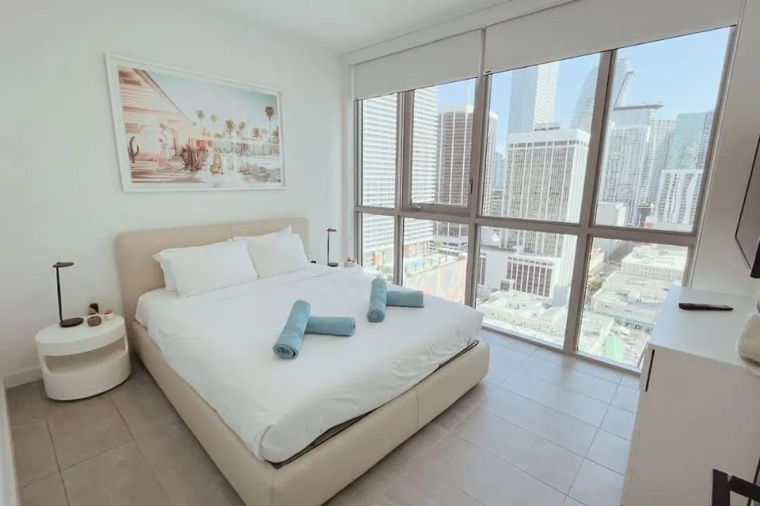 Explore Miami's Heat - Huge 1 Bed Pool & Gym Miami