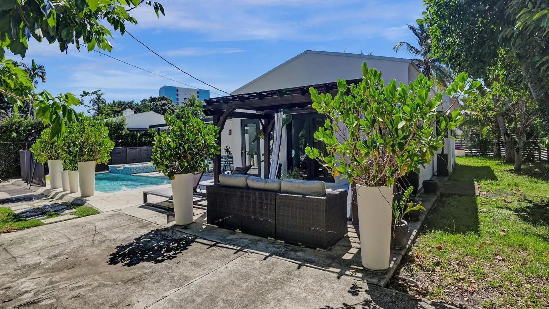 Sinai 4 Bedroom Pool In 10 Mins To South Beach! *