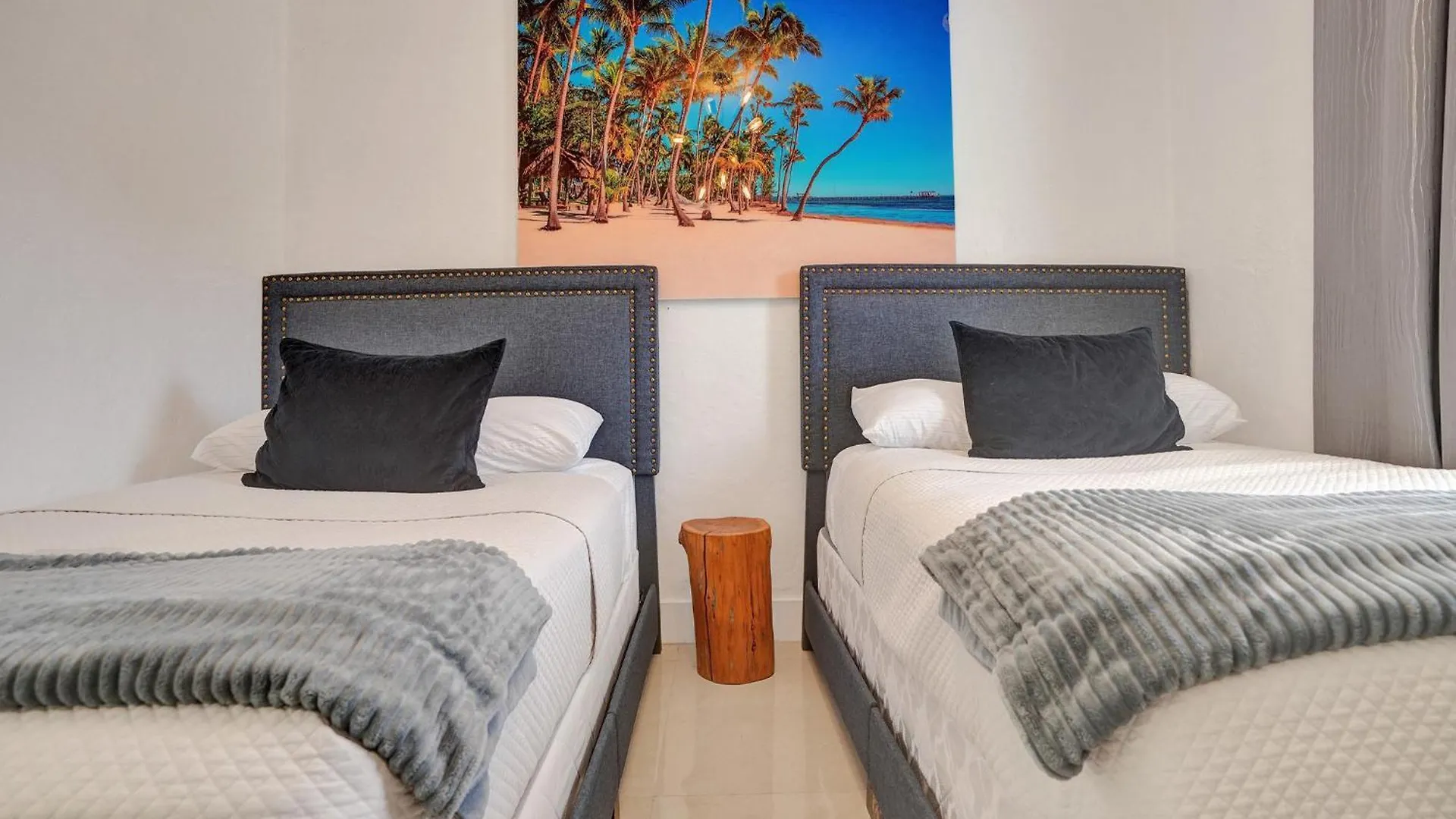 Villa Sinai 4 Bedroom Pool In 10 Mins To South Beach!