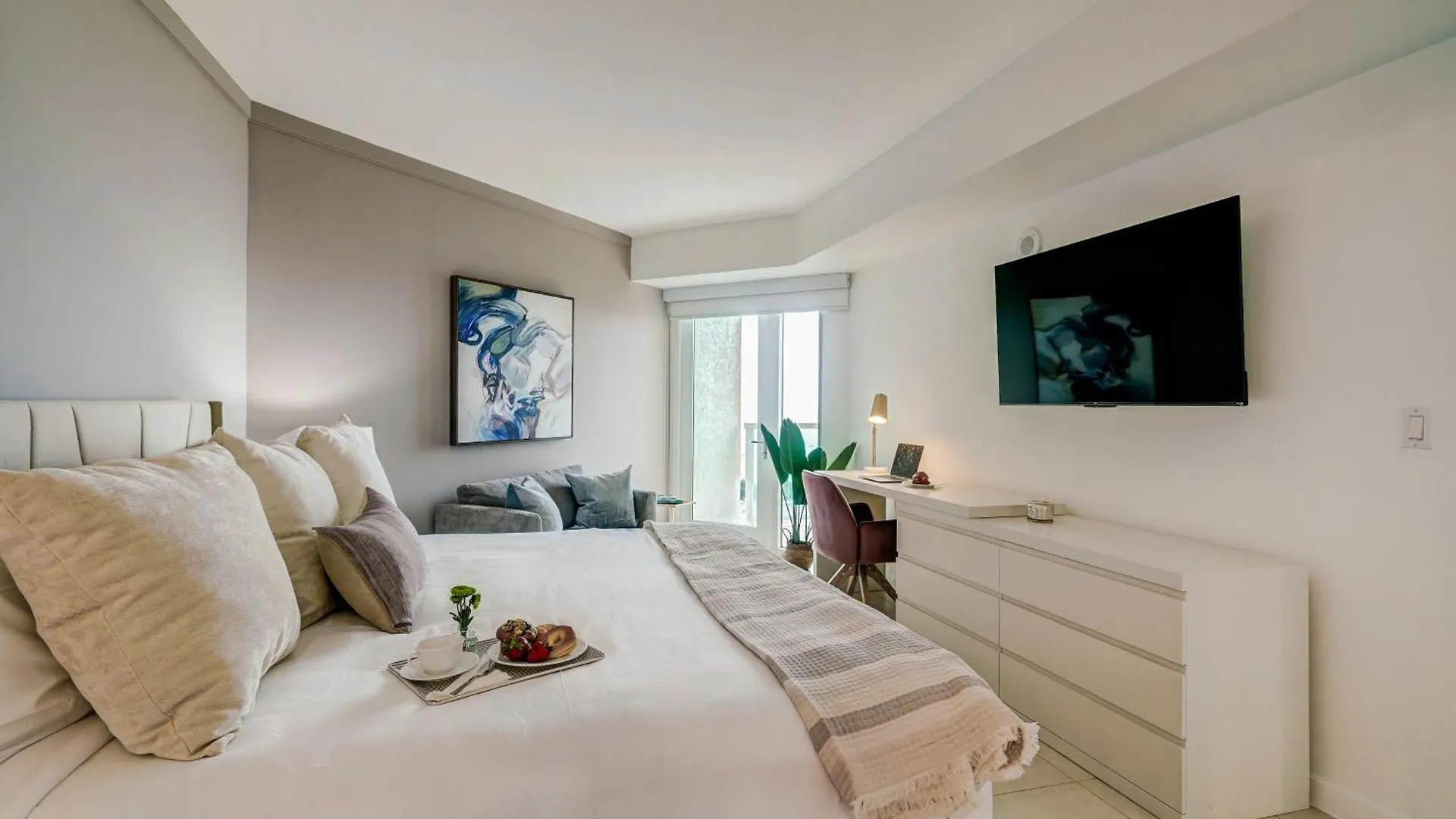 Direct Bayview One Bedroom In Coconut Grove Includes Parking *