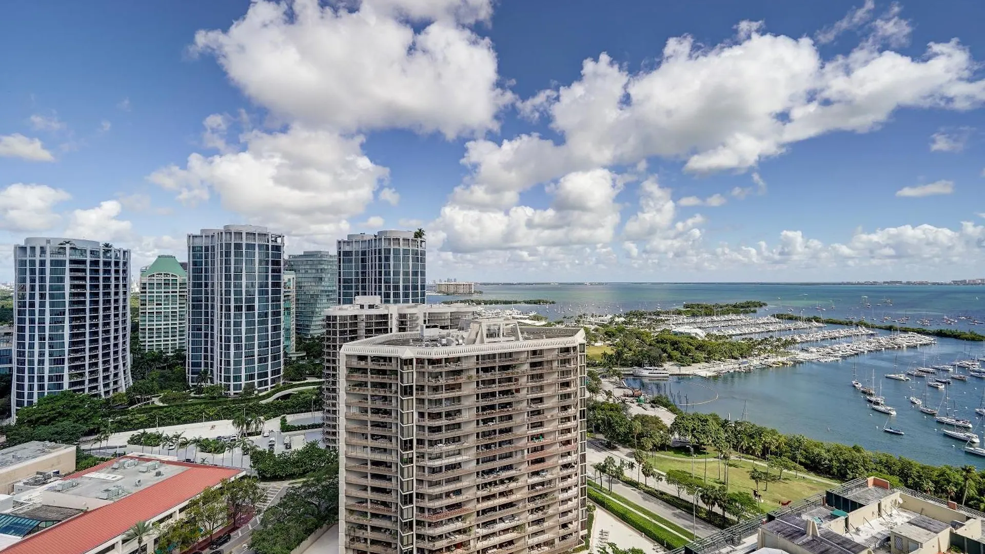Luxury Penthouse With Private Rooftop Terrace In Coconut Grove *