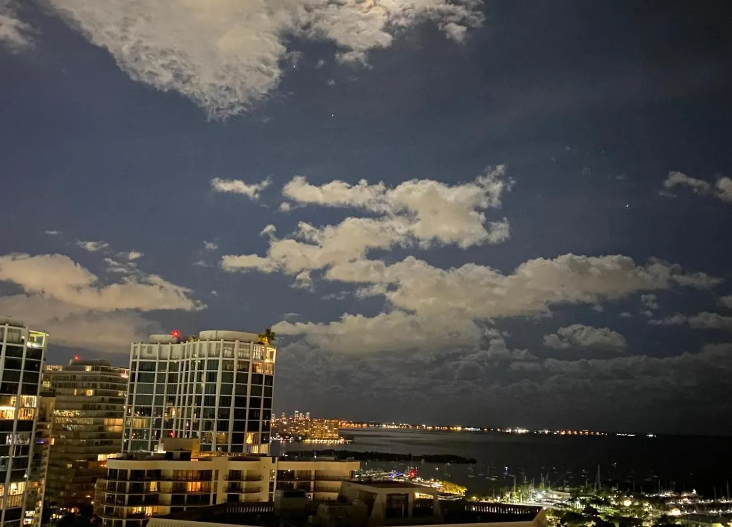 Apartment Luxury Penthouse With Private Rooftop Terrace In Coconut Grove