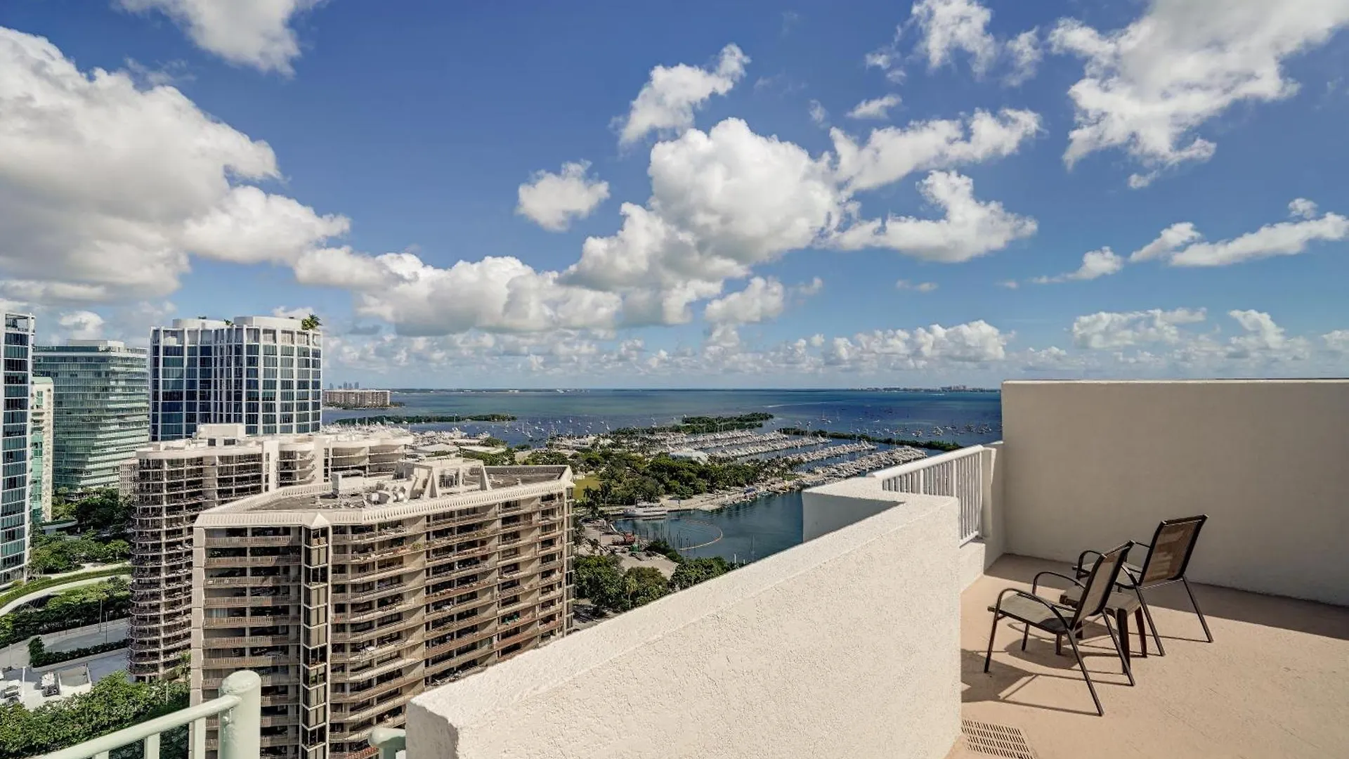 Luxury Penthouse With Private Rooftop Terrace In Coconut Grove Apartment *