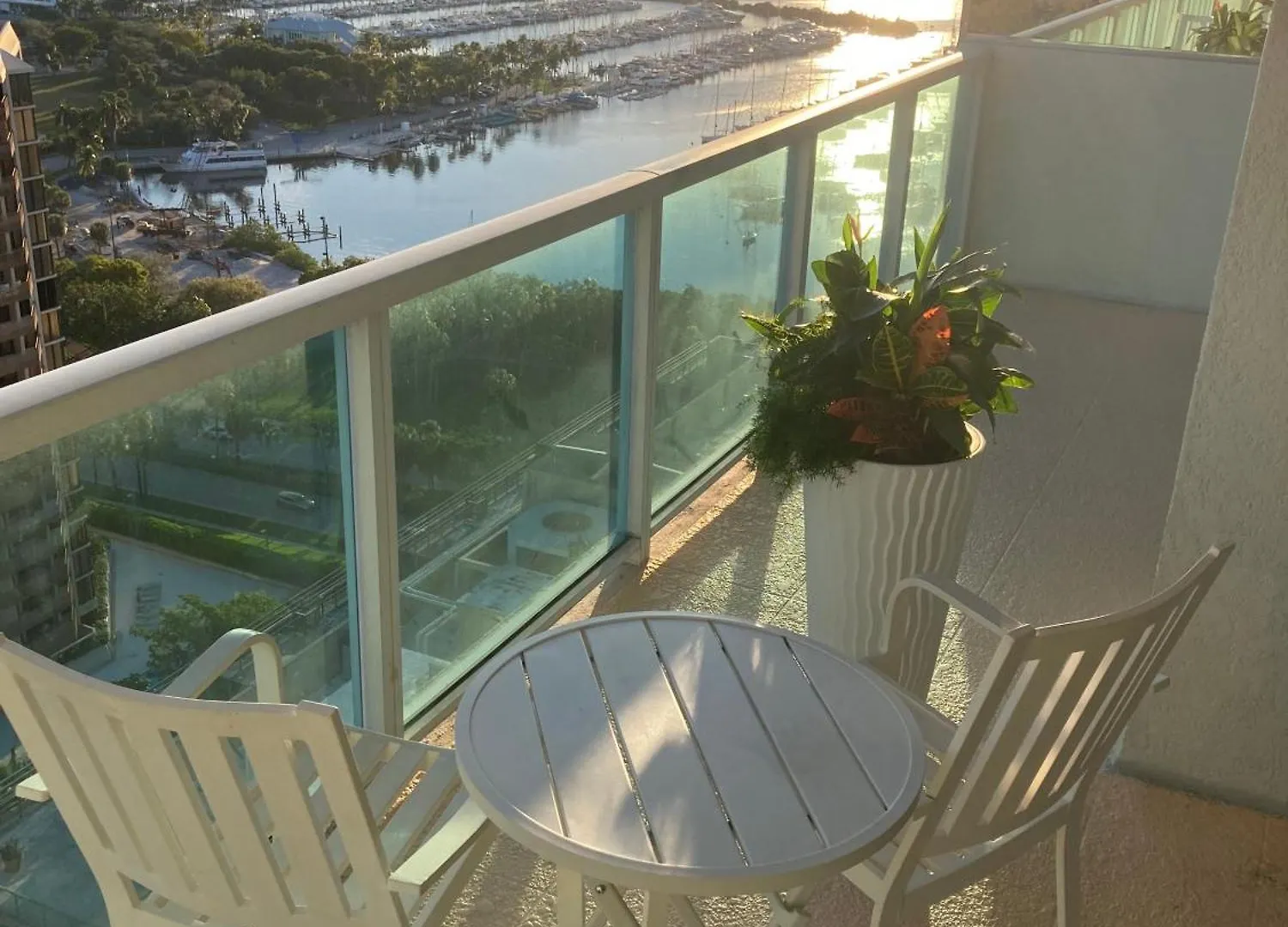 Luxury Penthouse With Private Rooftop Terrace In Coconut Grove *
