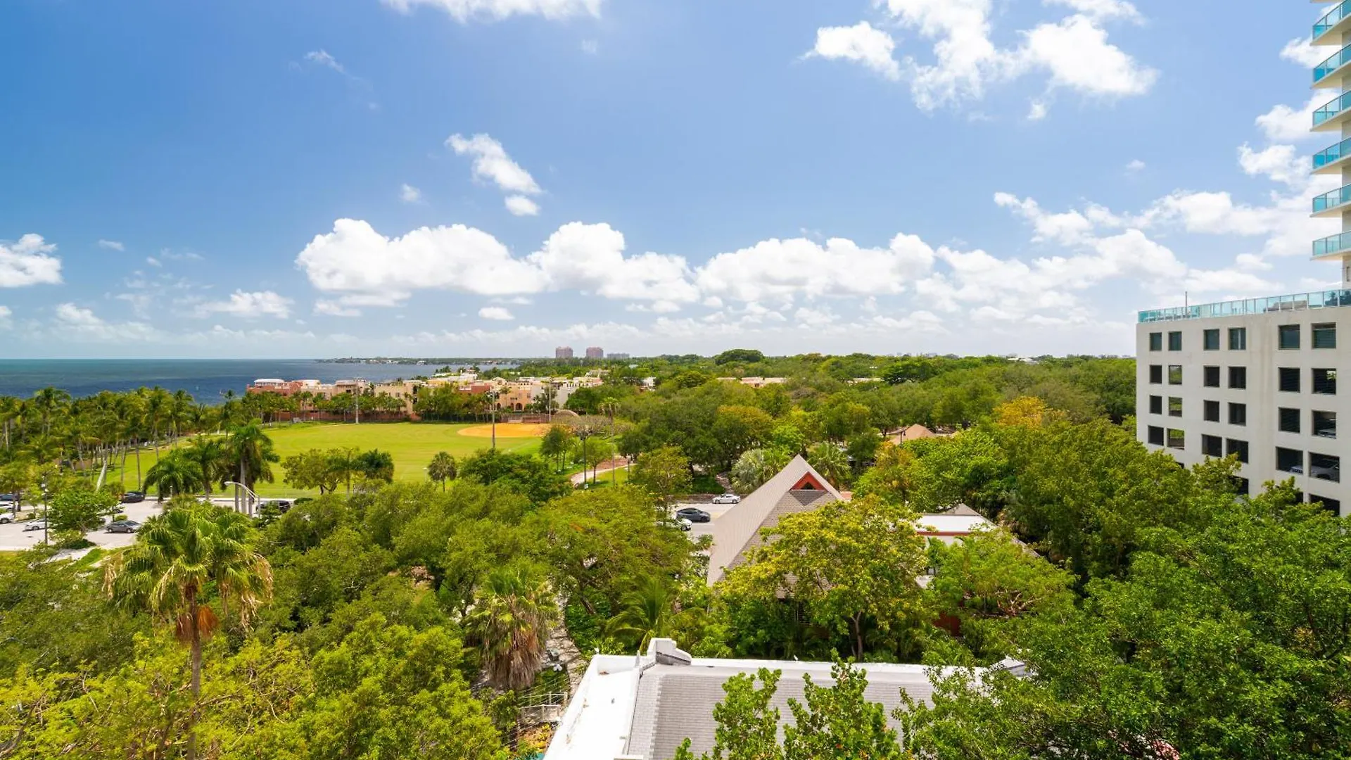 Coconut Grove Retreat 1 Bedroom With Bay Views Apartment *