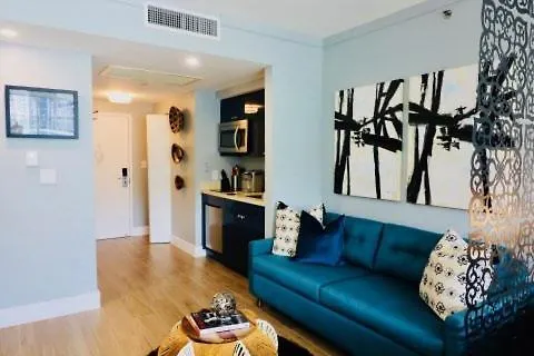Gorgeous Coconut Grove 3 Bedroom With Amazing Views Parking Included Apartment *