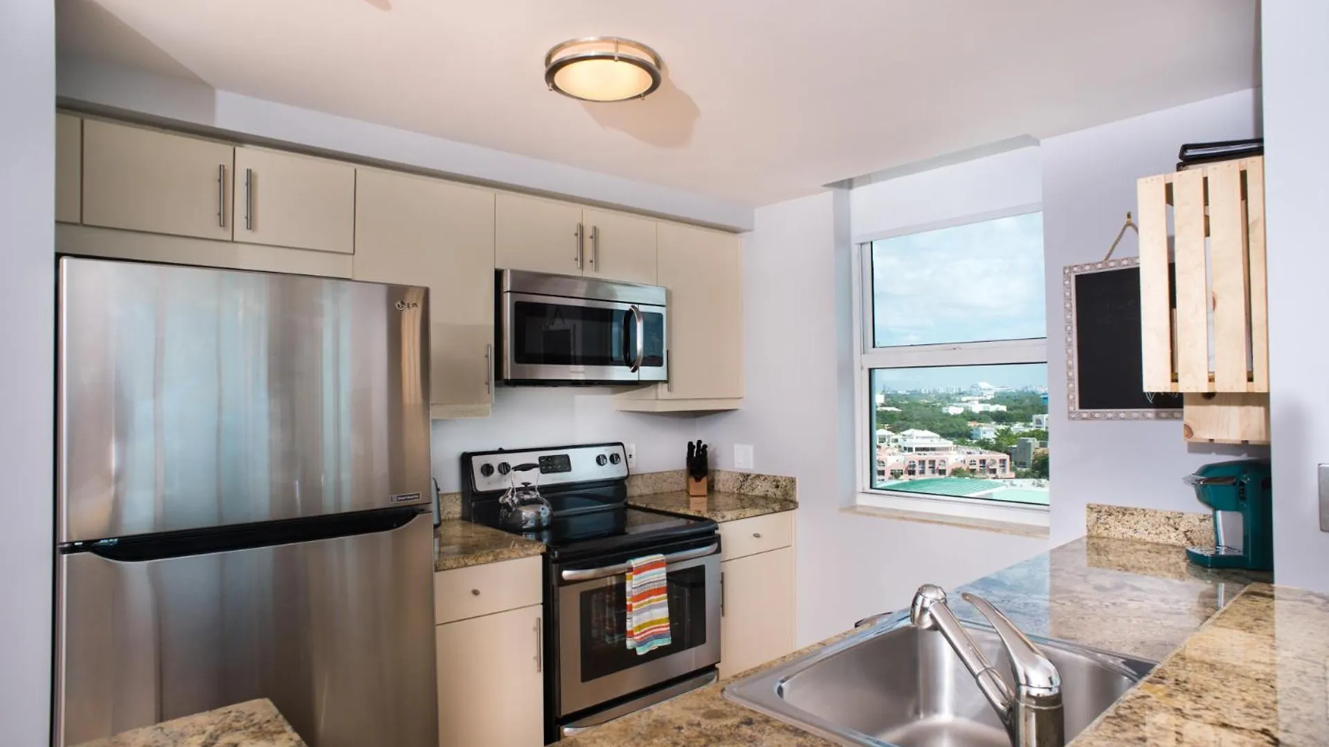 Gorgeous Coconut Grove 3 Bedroom With Amazing Views Parking Included