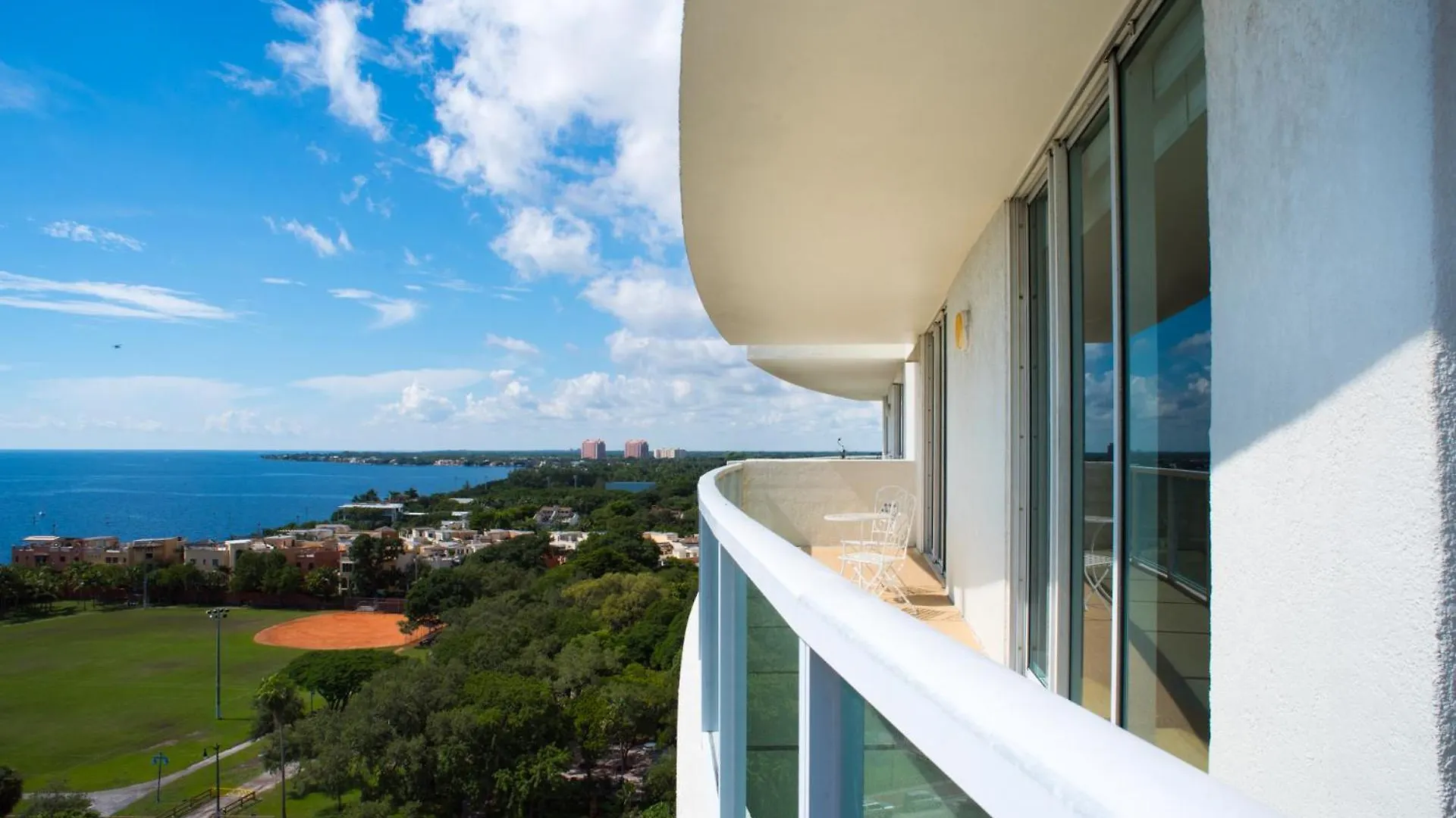 Gorgeous Coconut Grove 3 Bedroom With Amazing Views Parking Included