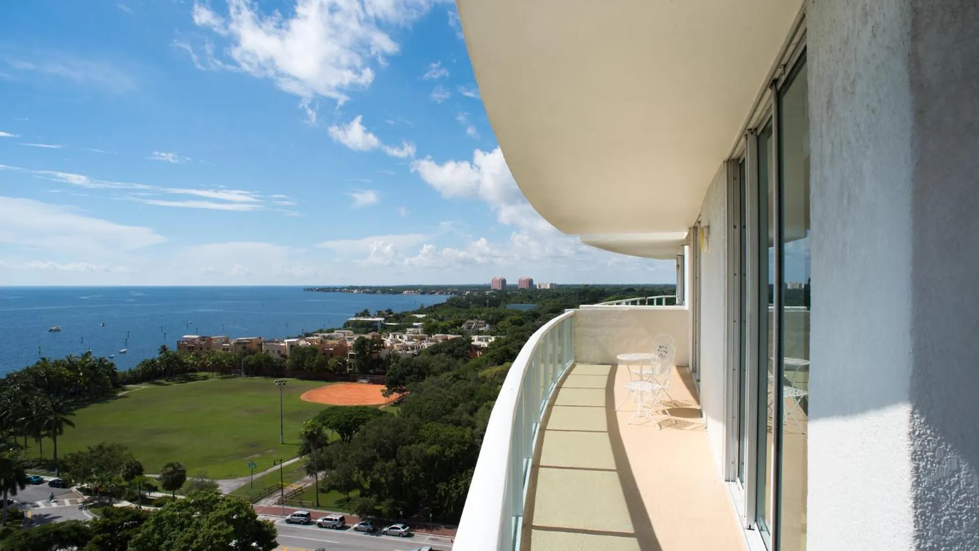 Gorgeous Coconut Grove 3 Bedroom With Amazing Views Parking Included * Miami