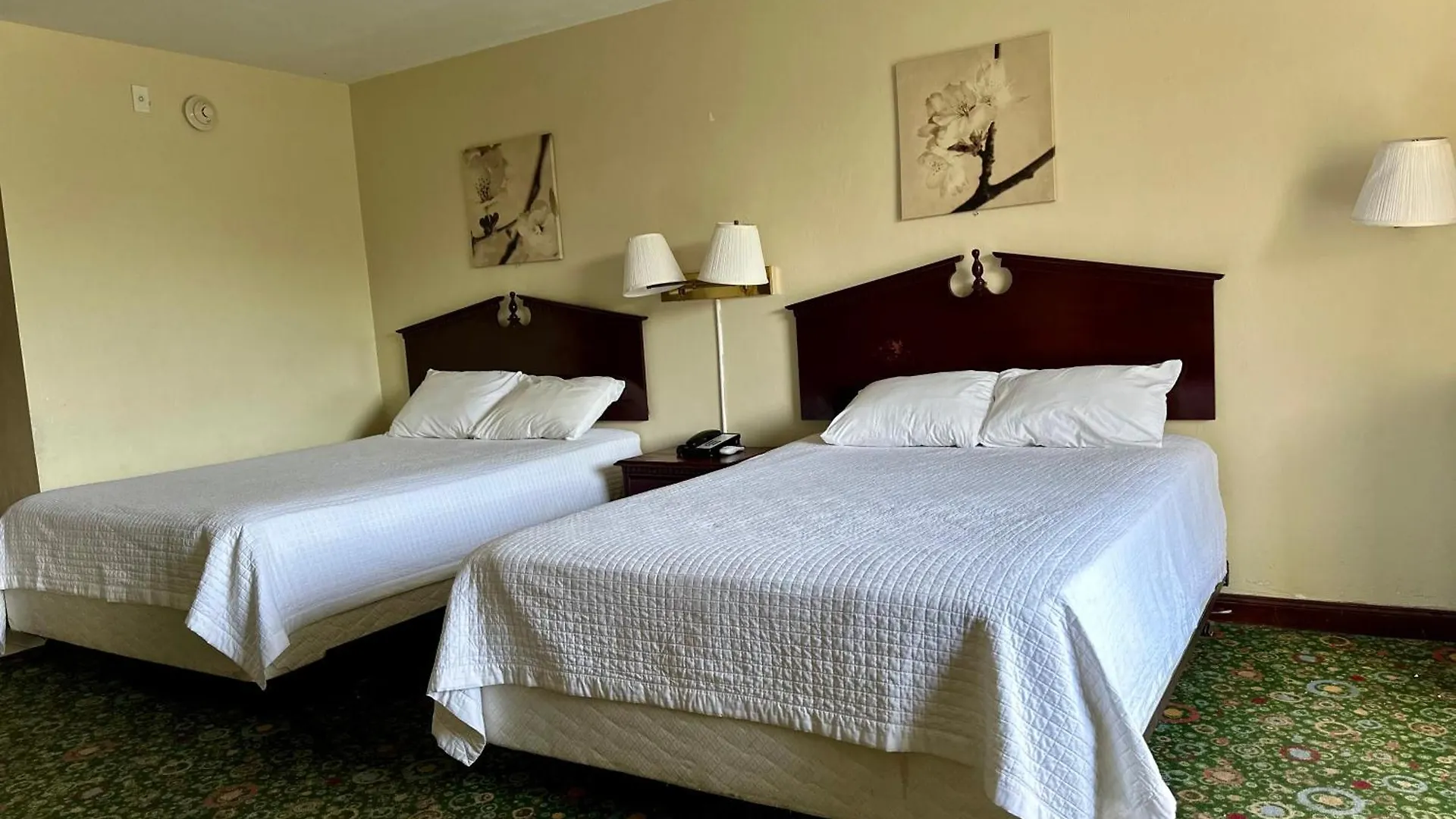 Chateaubleau Hotel 2*