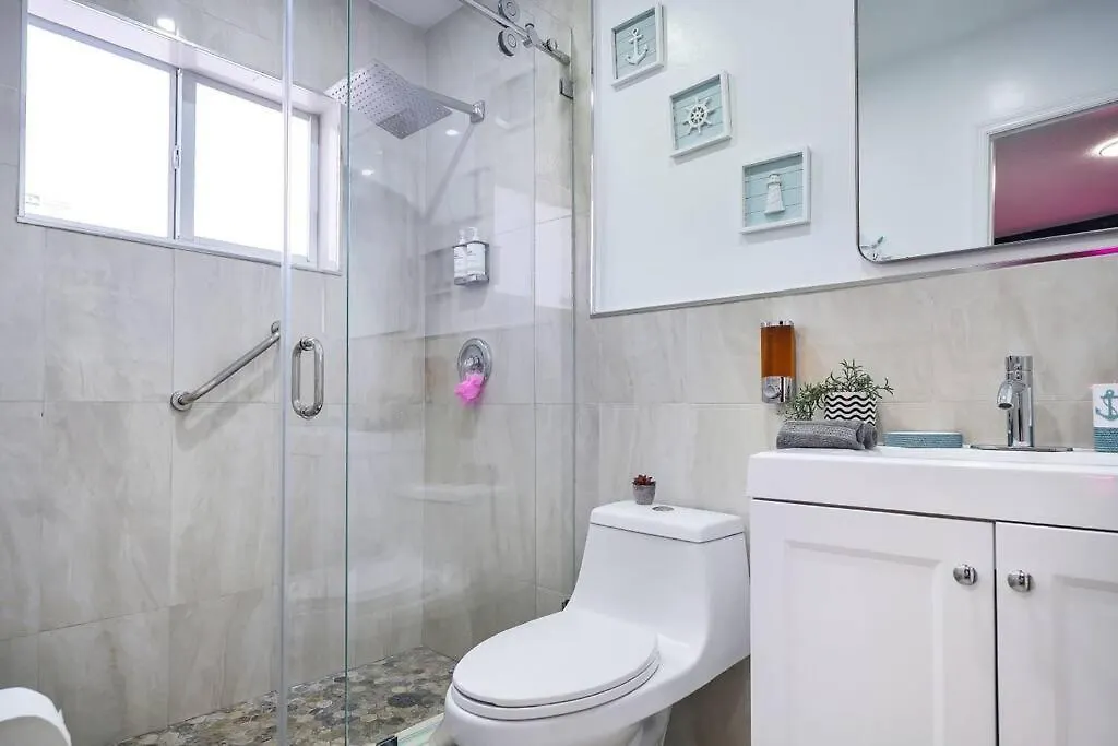 Coastal Escape: Luxury Retreat With Game & Access * Miami