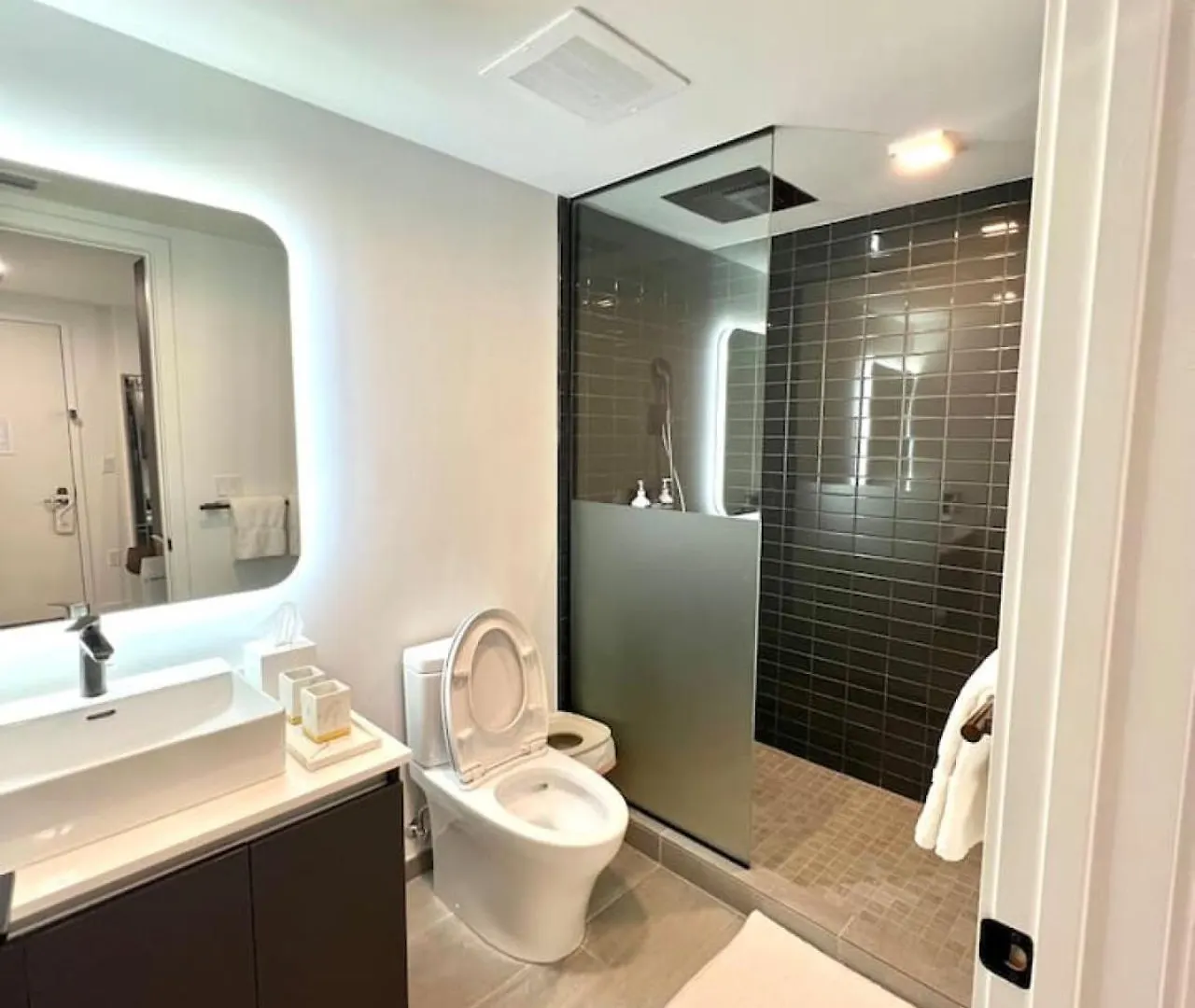 Ocean View Pool And Gym Apartment *