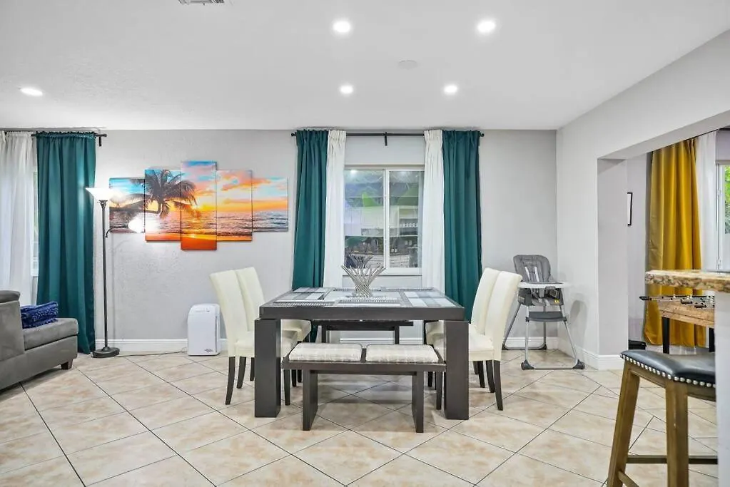 Holiday home Coastal Escape: Luxury Retreat With Game & Access *