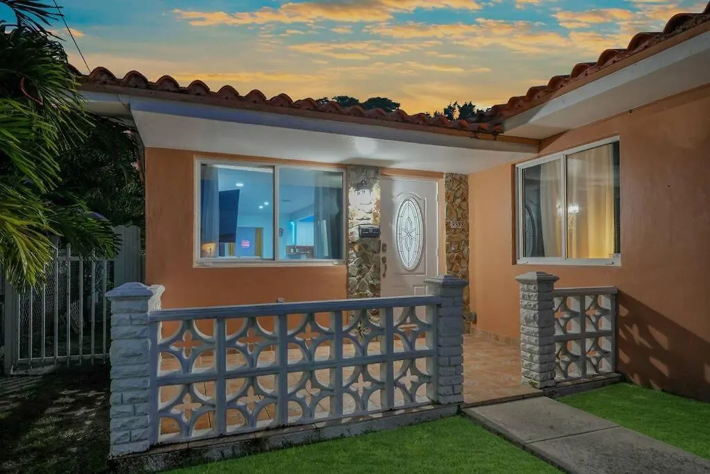 Holiday home Coastal Escape: Luxury Retreat With Game & Access