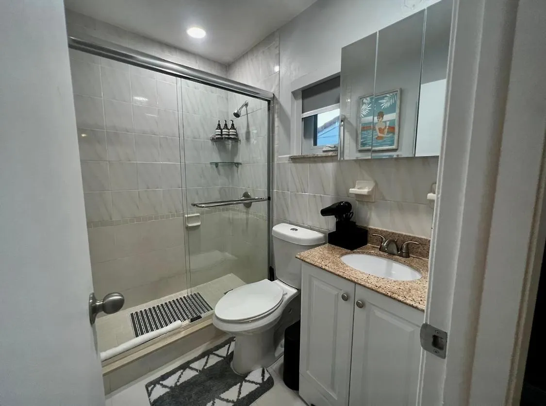 Little Gables Studio-your Escape-10min Airport Apartment *