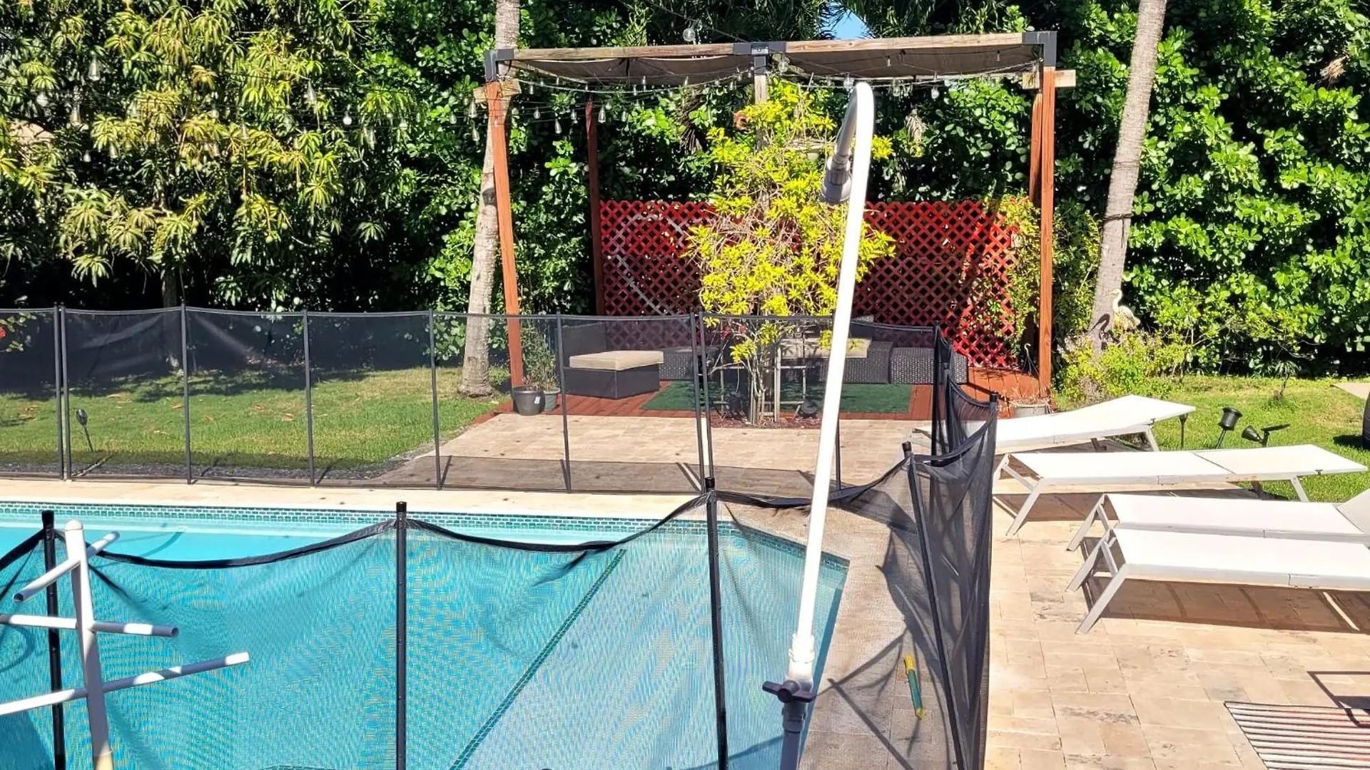 Ferienhaus Festive Pool With Lots Of Colors And Swag.