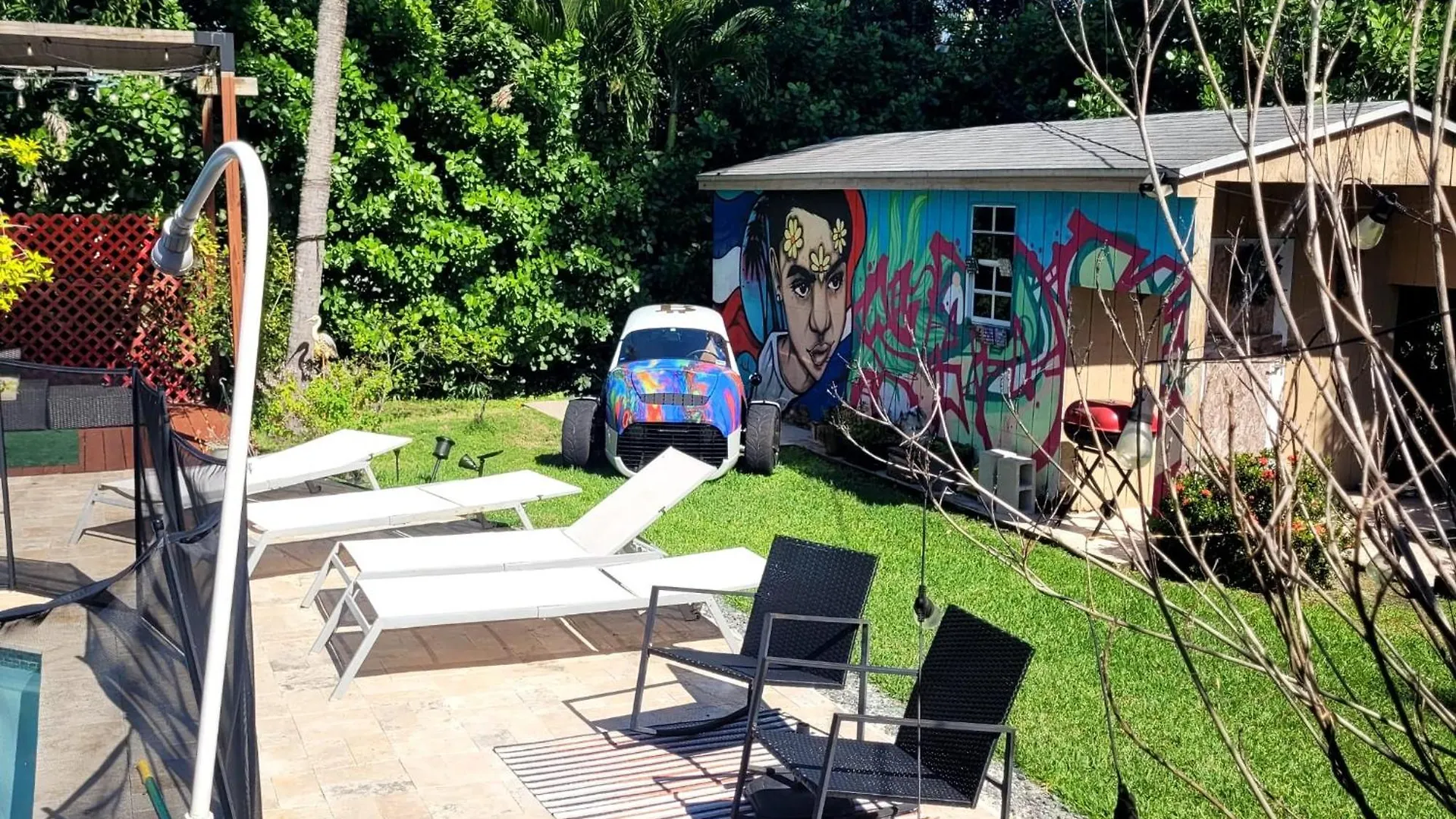 Ferienhaus Festive Pool With Lots Of Colors And Swag. Miami