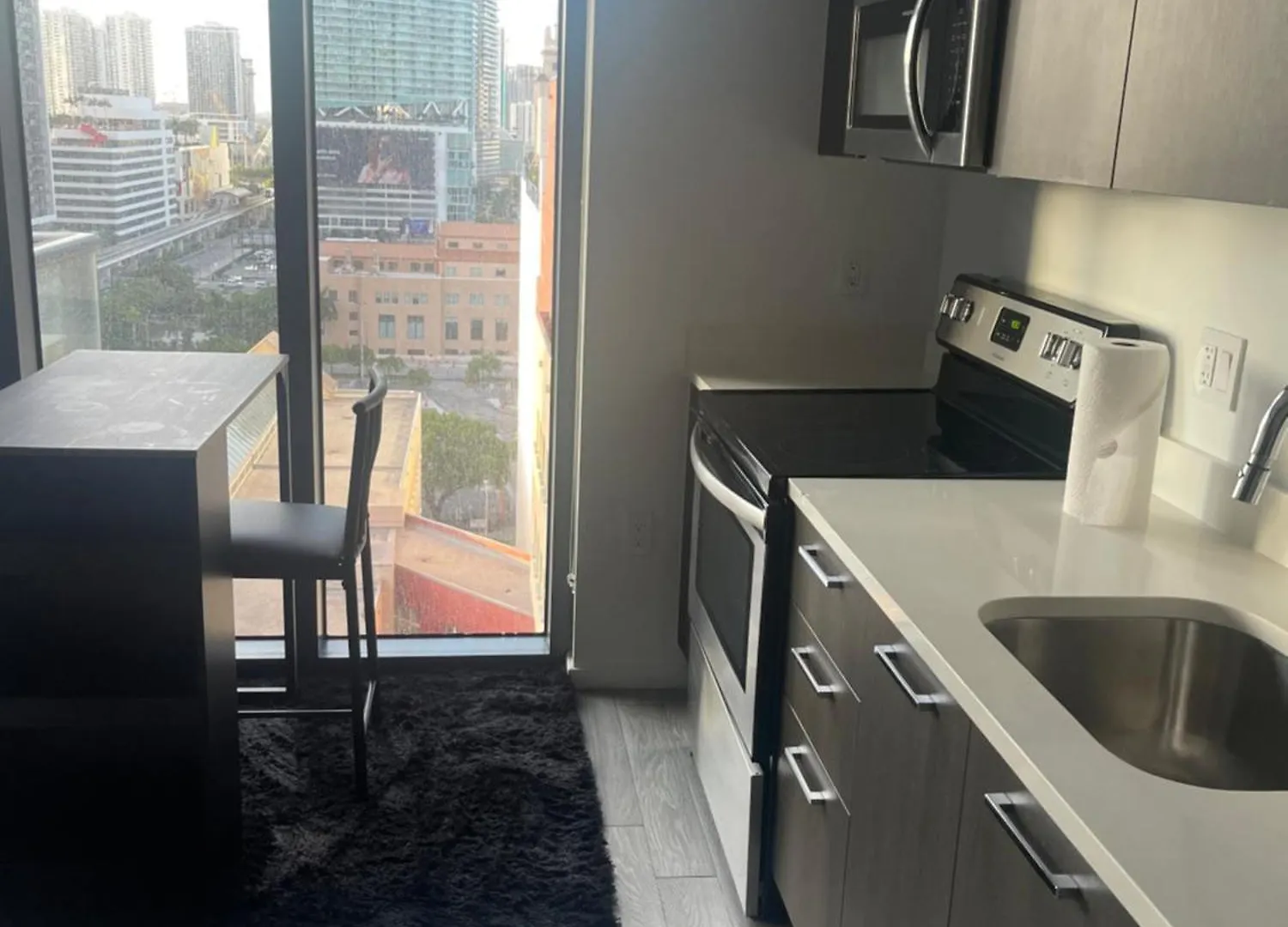 Apartment Vibrant Studio Downtown *