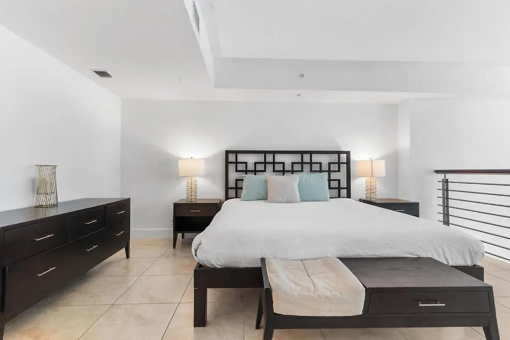 Brickell 2 Story Luxury Getaway With Pool