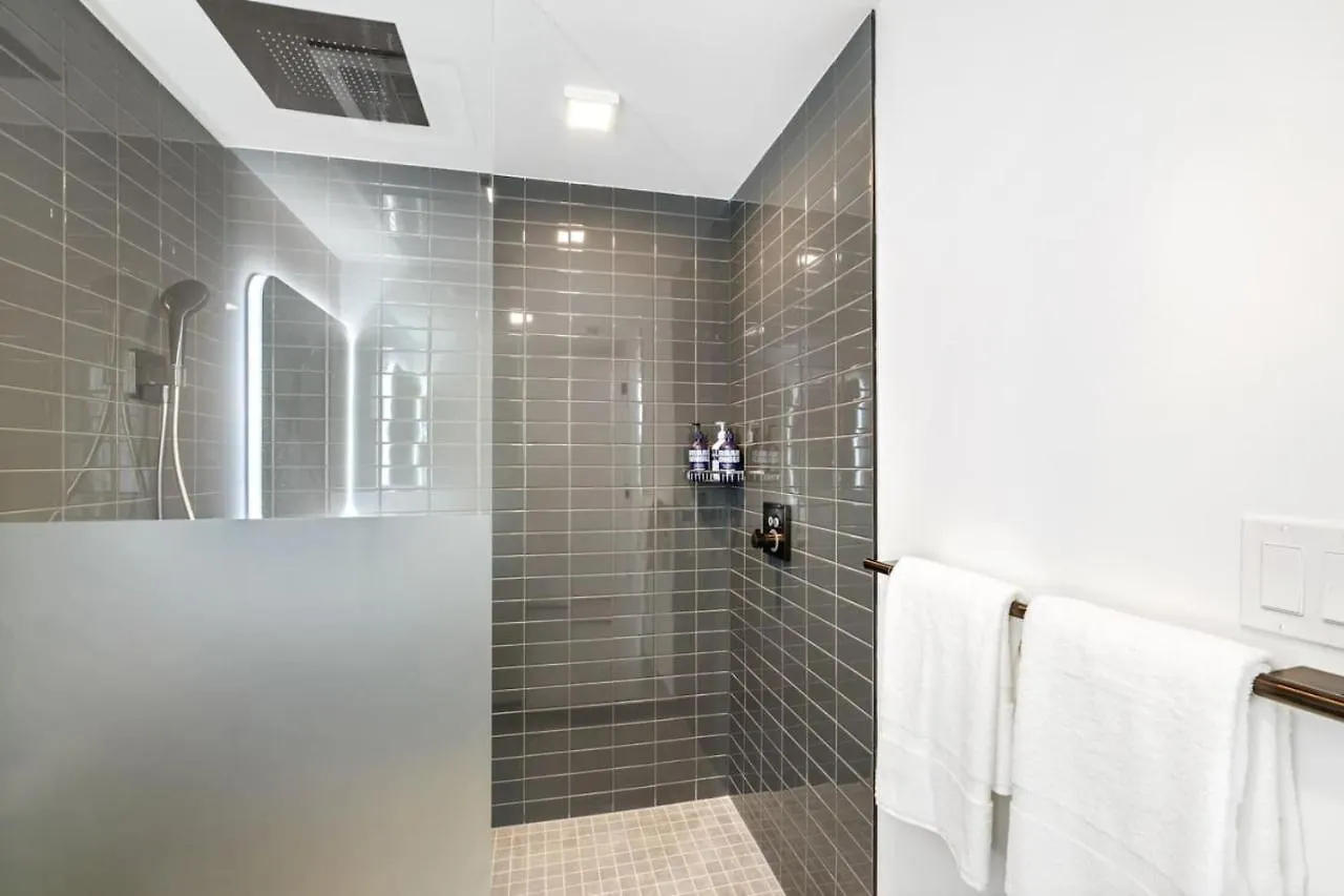 Ocean View Downtown 1 Bedroom Pool And Fitness Holiday home *