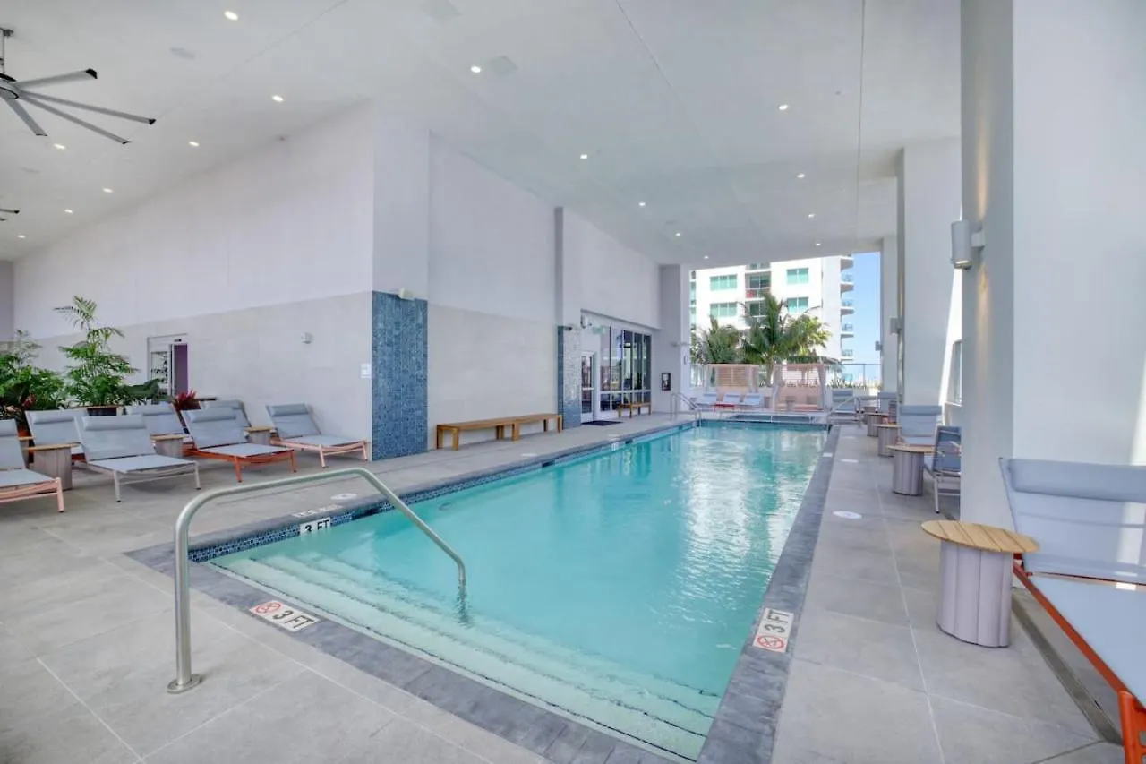 Downtown Luxury Pool And Gym