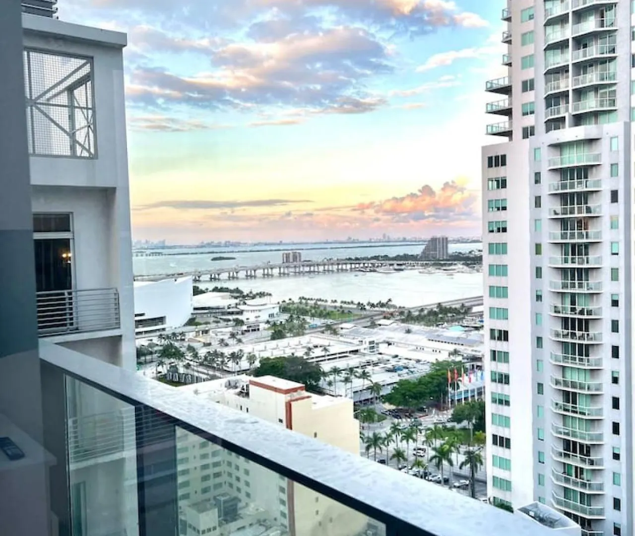 Ocean View Downtown 1 Bedroom Pool And Fitness Holiday home
