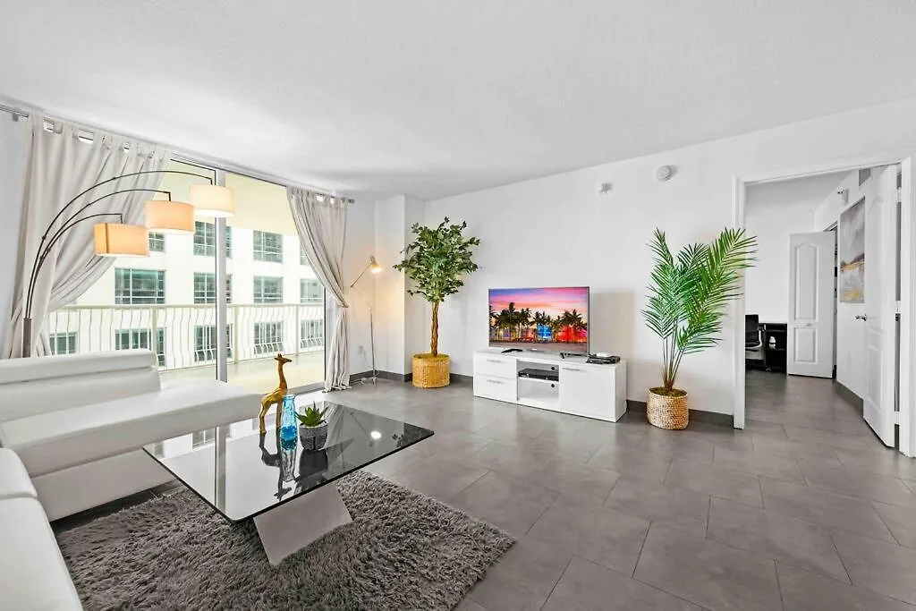 公寓 Luxury 1 Bdr • 30th Floor • Brickell • Water Views 迈阿密