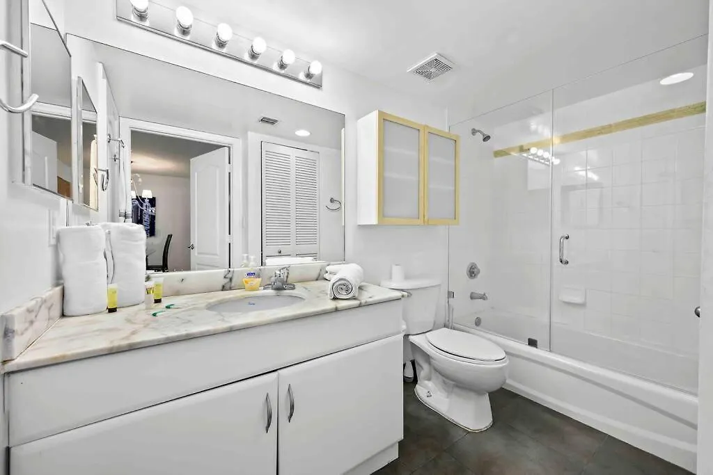 公寓 Luxury 1 Bdr • 30th Floor • Brickell • Water Views *