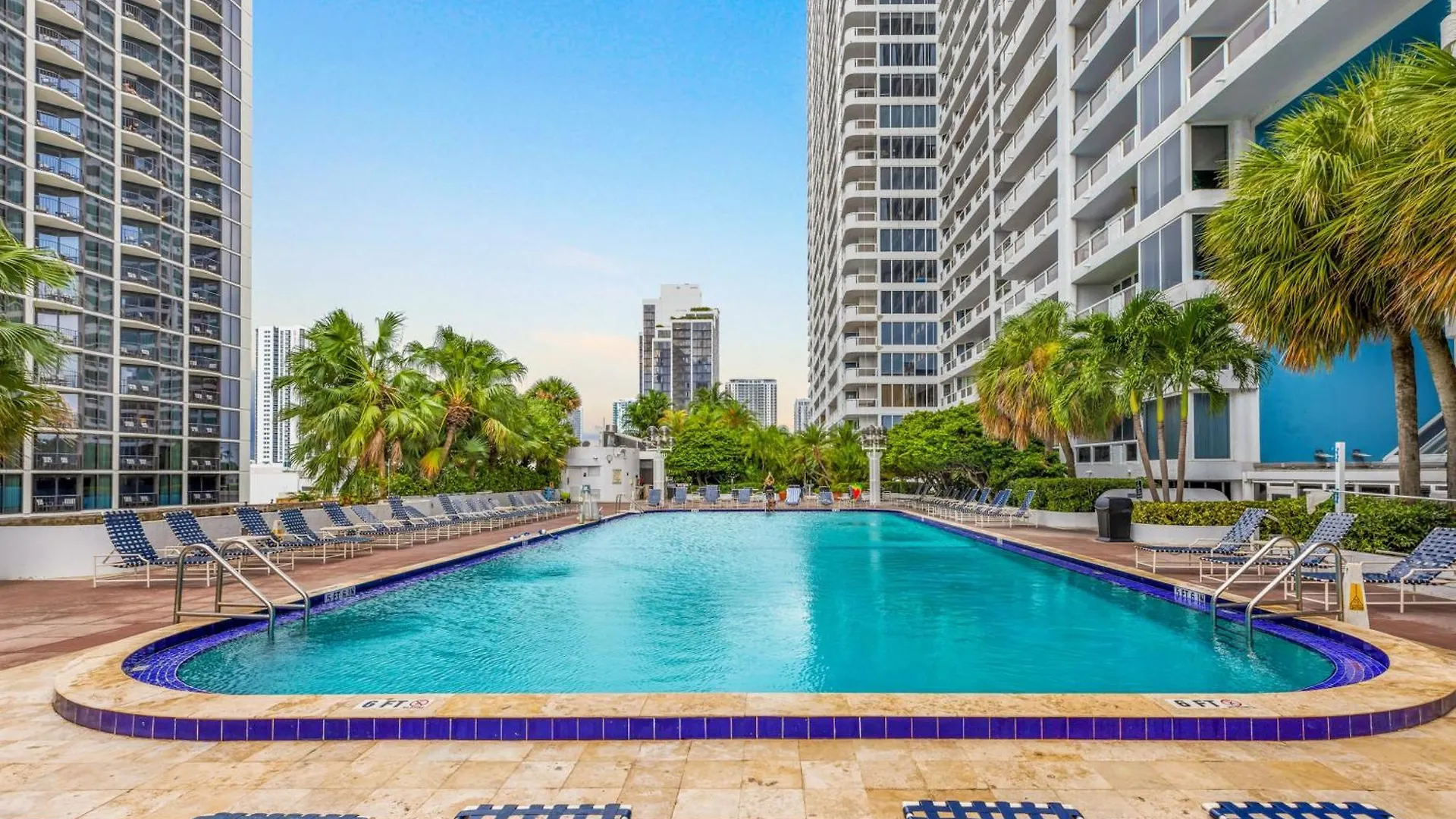 Stunning Balcony Views 4 Bedroom Apartment Miami