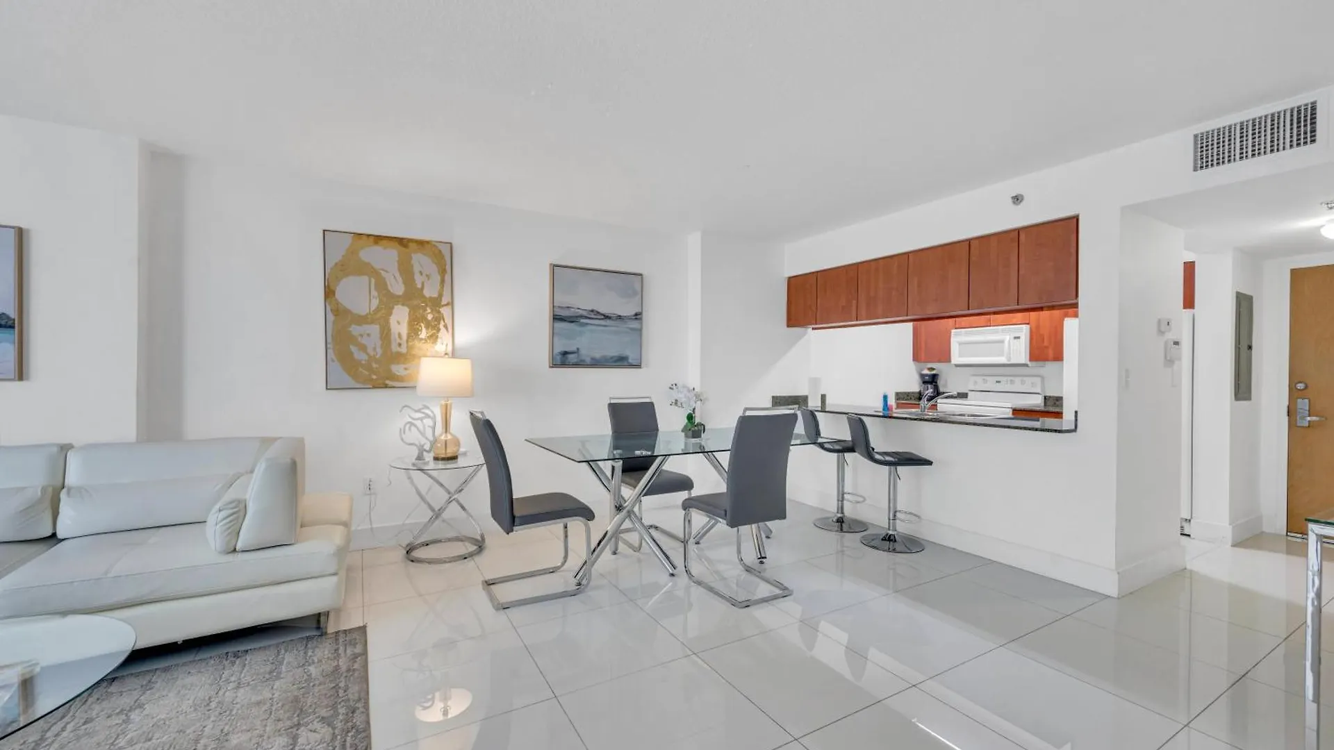 Luxury 1 Bedroom • Brickell • Unique Views Apartment