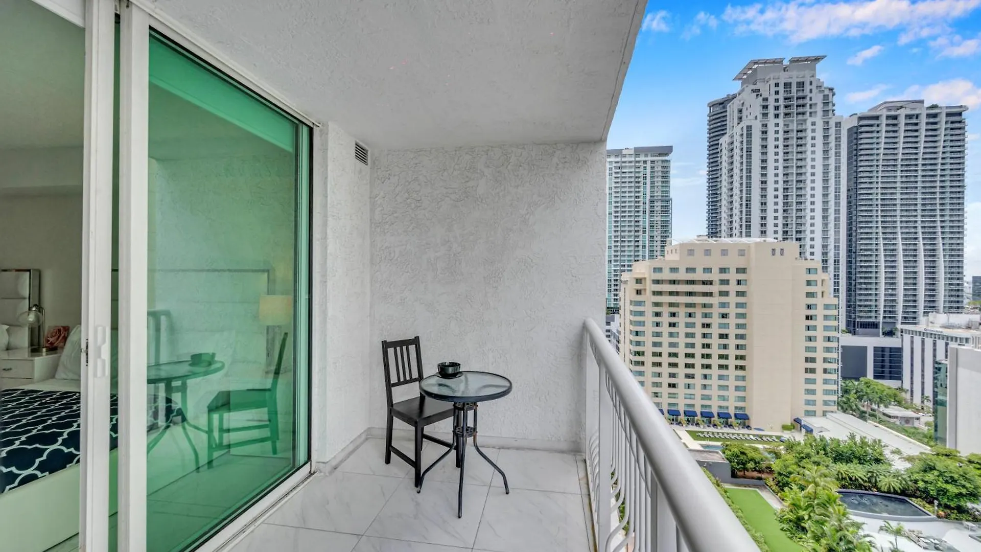 Beautiful High Floor * Brickell * Ocean View Apartment