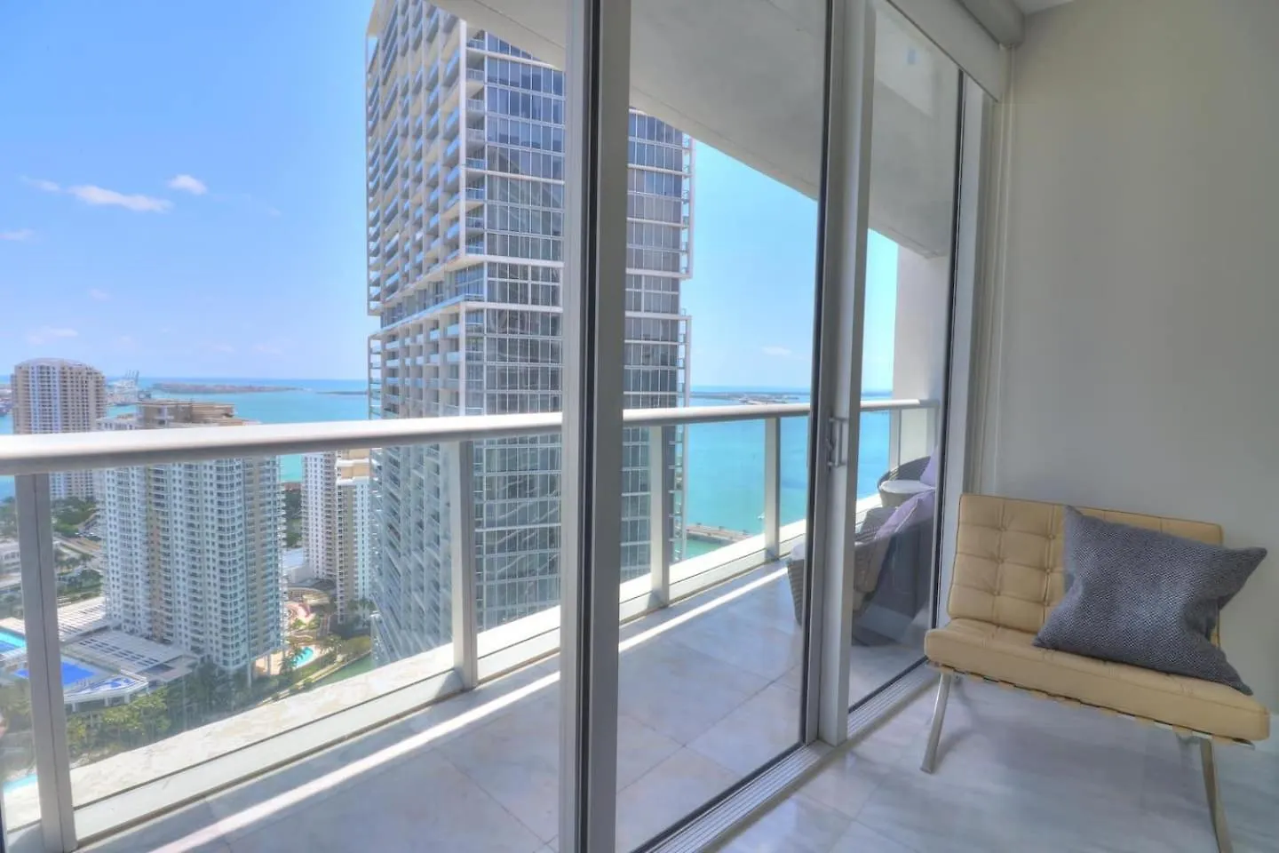 Lux 2br - Water View - Pool - - Free Parking *