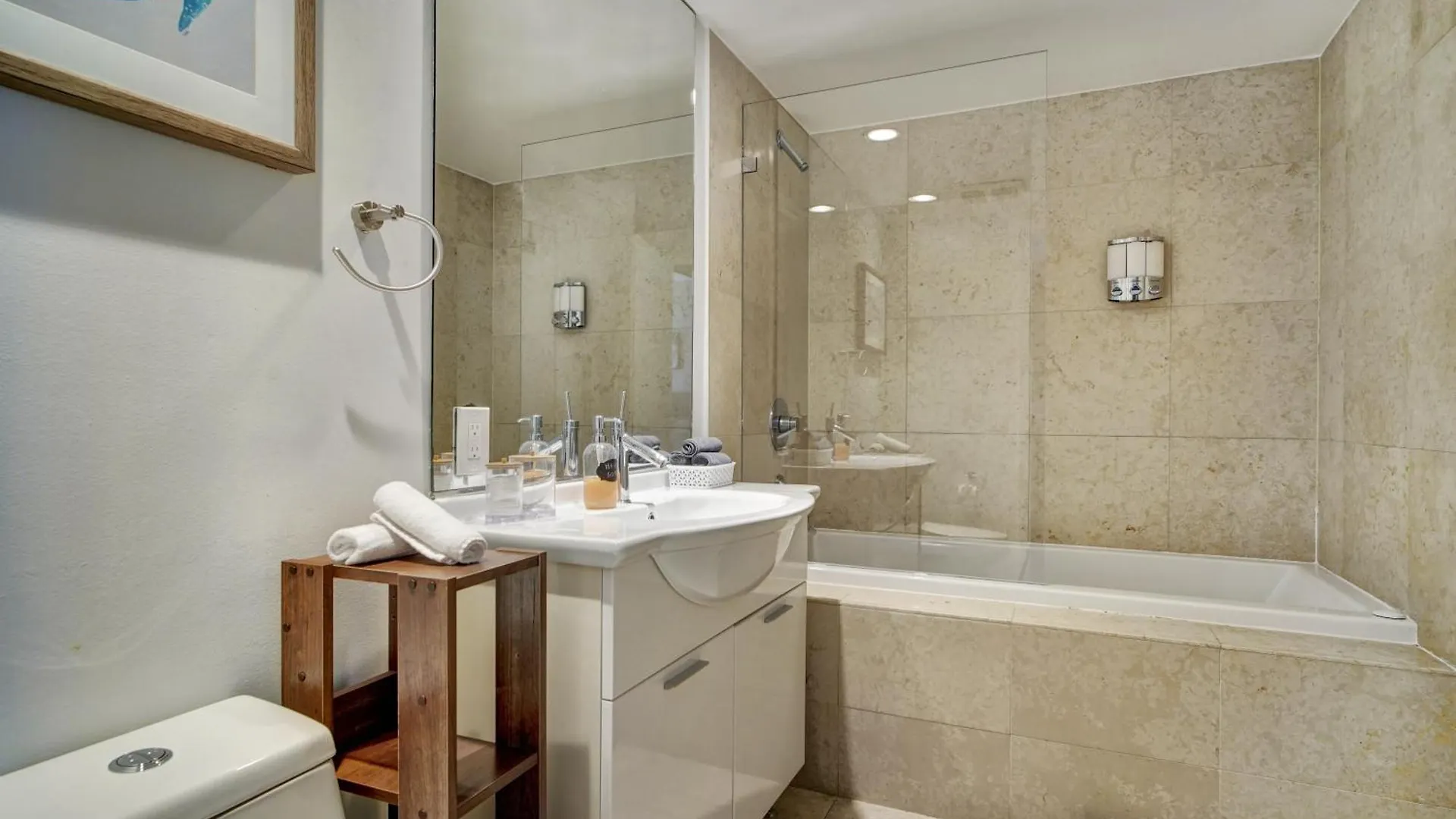 Lux 2br - Water View - Pool - - Free Parking *