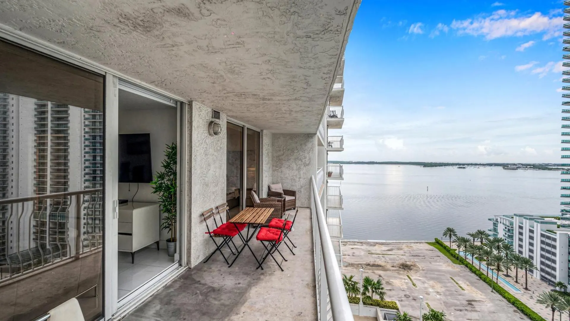 Luxury 1 Bedroom • Brickell • Unique Views *